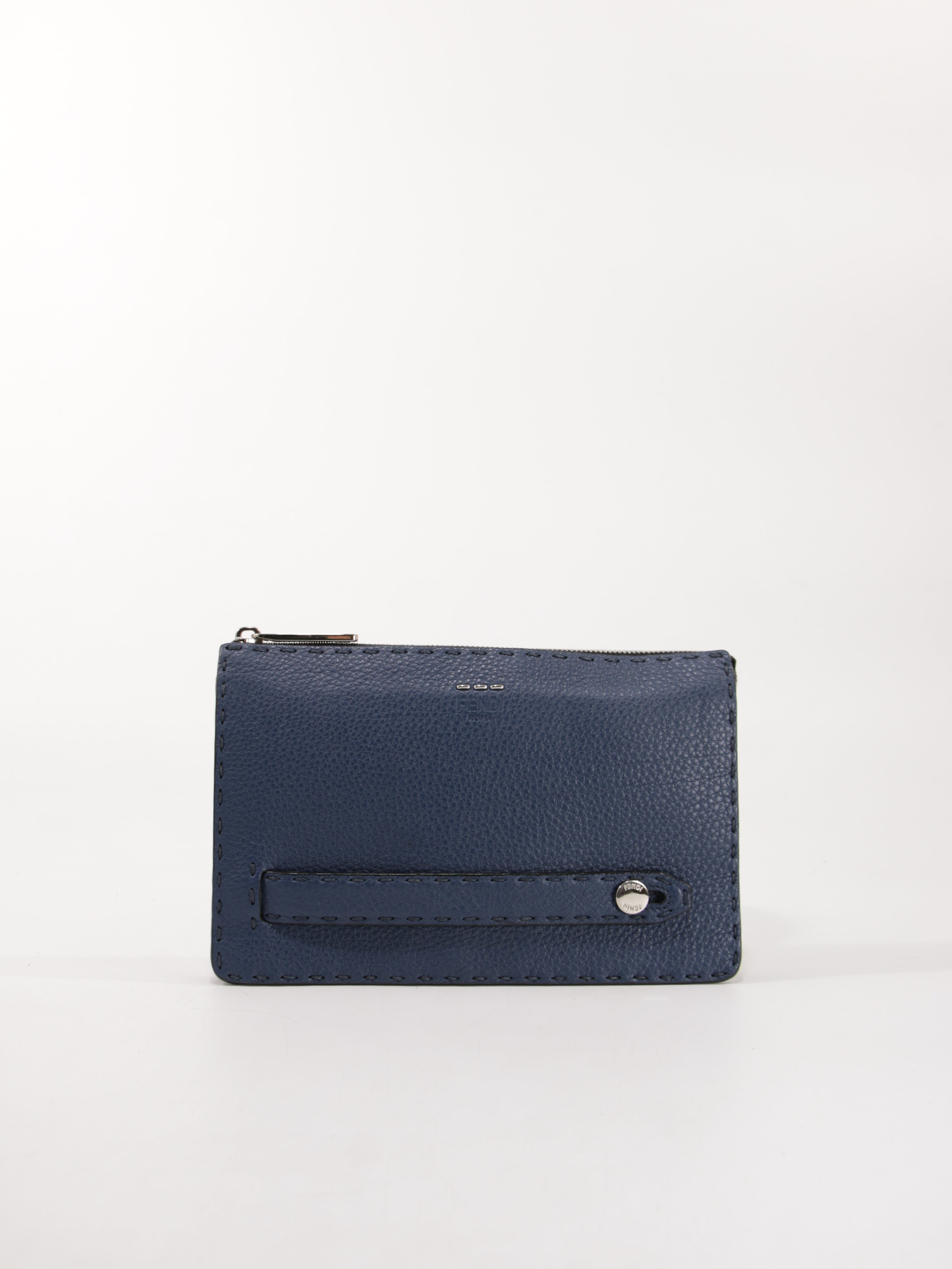 Laukut alle 535 eur.