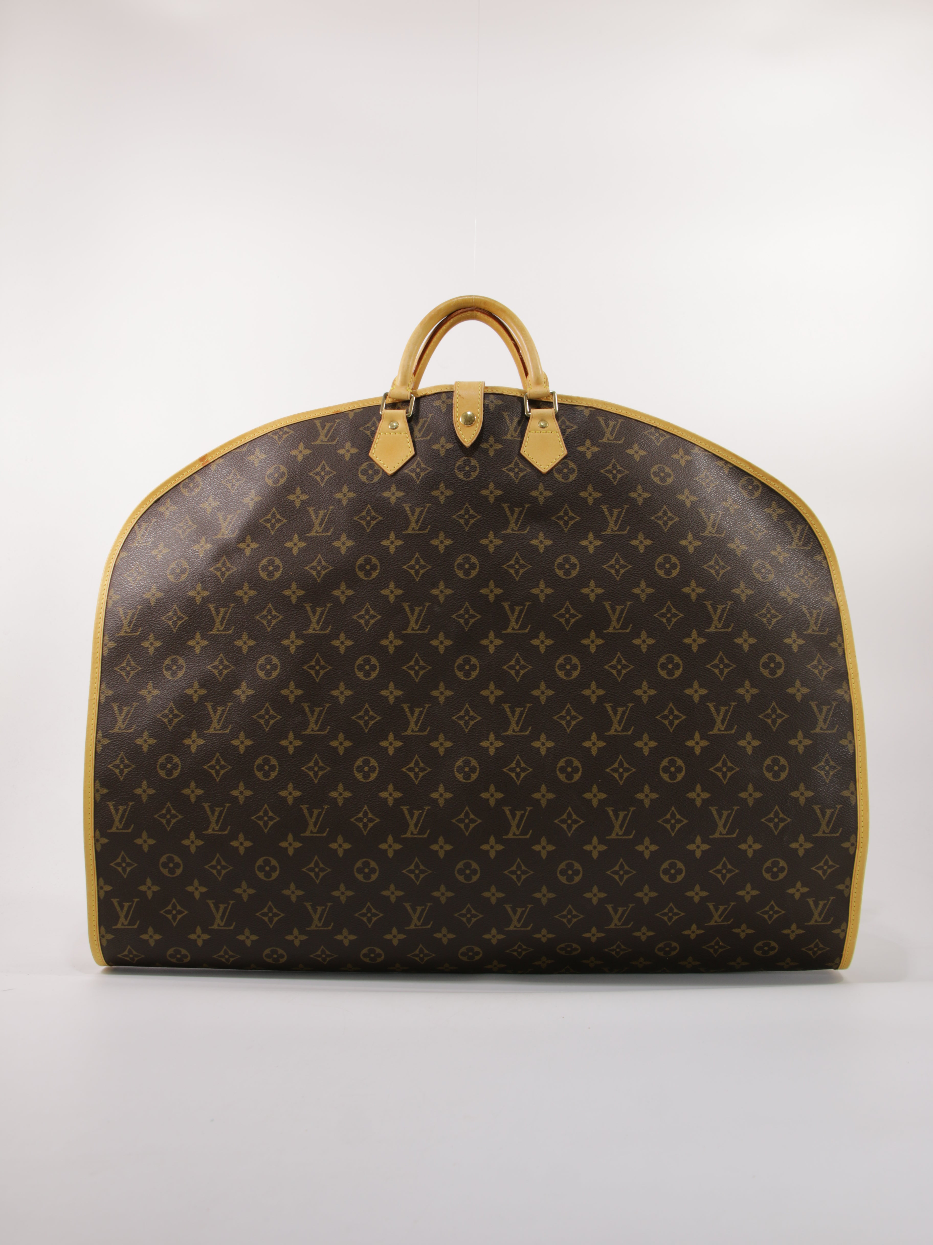 LOUIS VUITTON -ASUSTEET