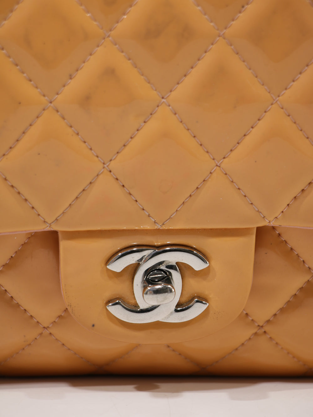Medium Classic Flap