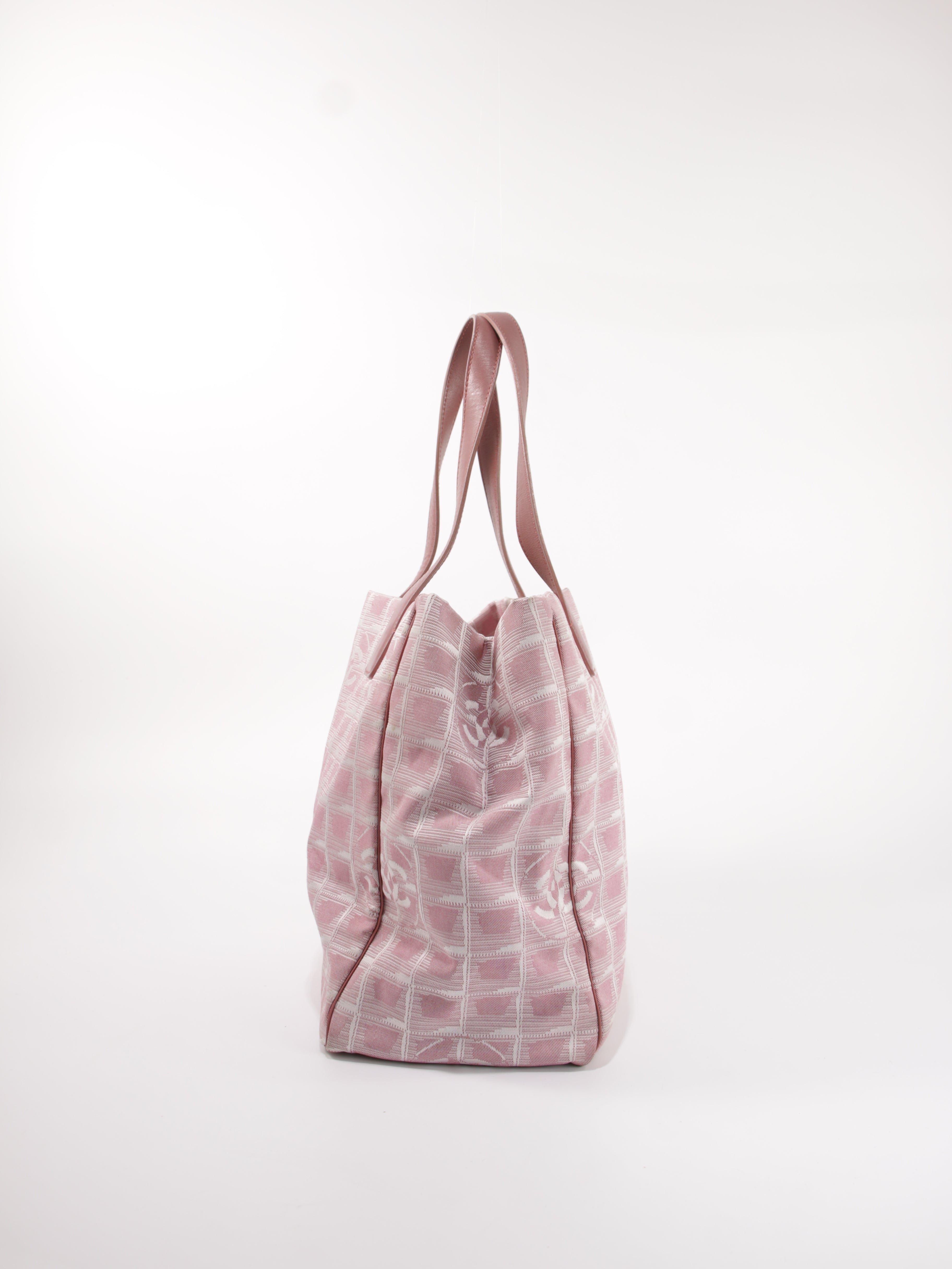 Medium New Travel Line Tote