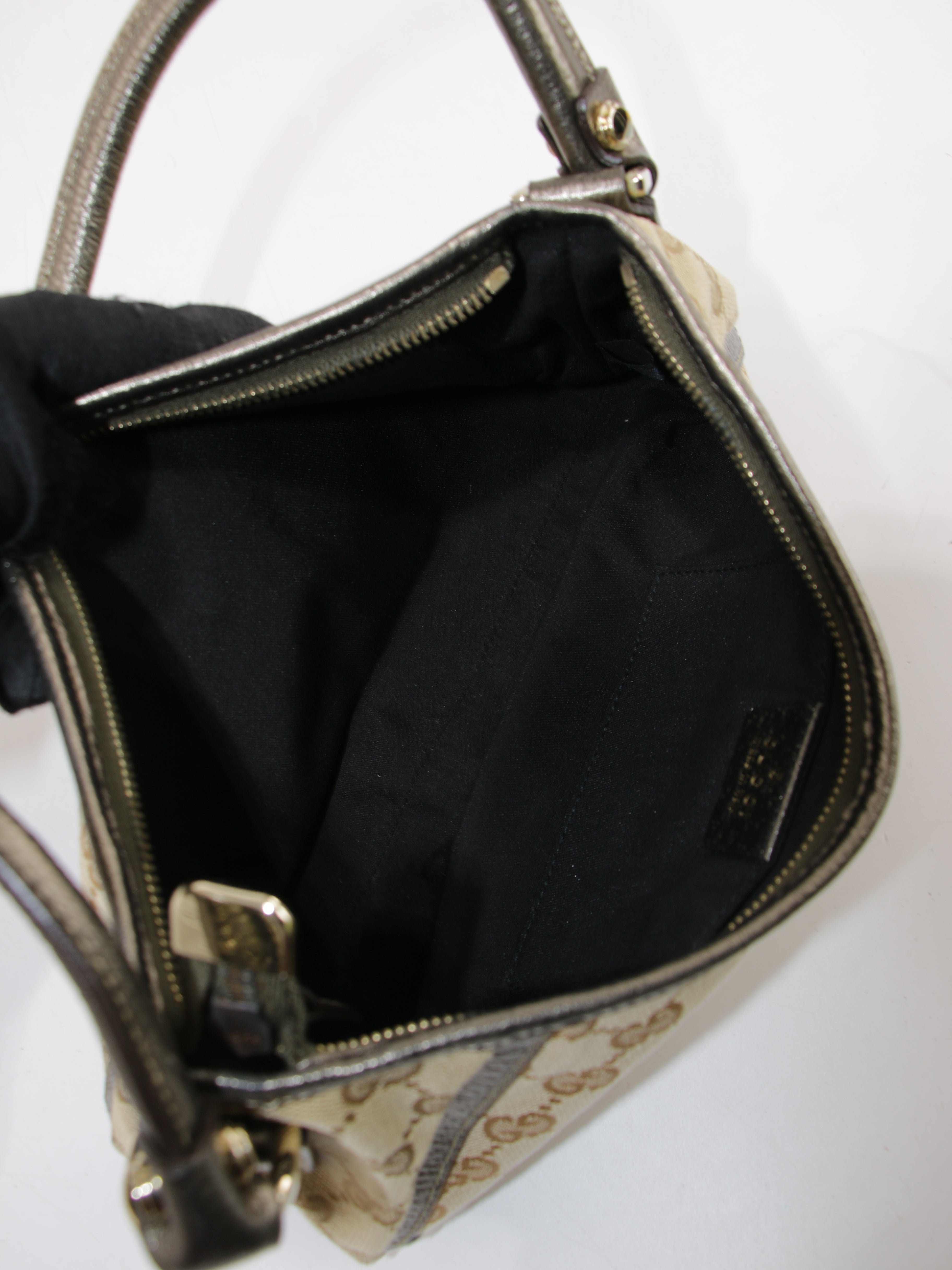 Abbey D-Ring Pochette