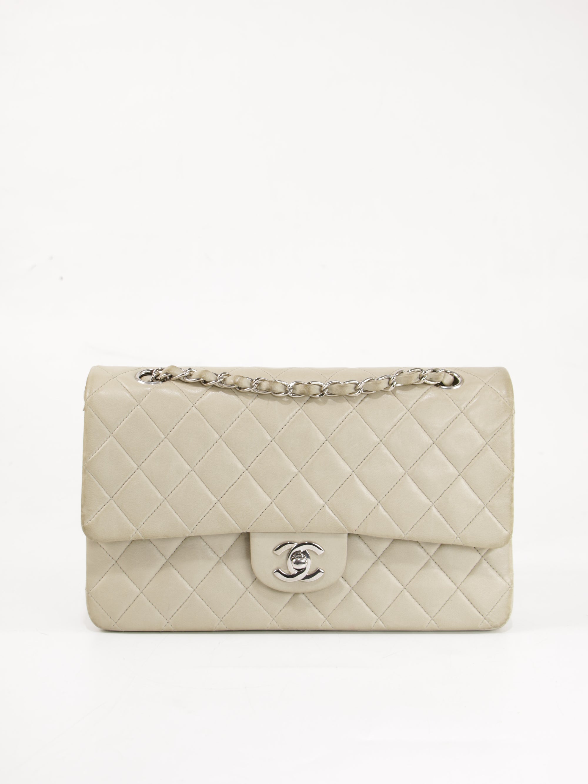 Medium Classic Flap