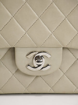 Medium Classic Flap
