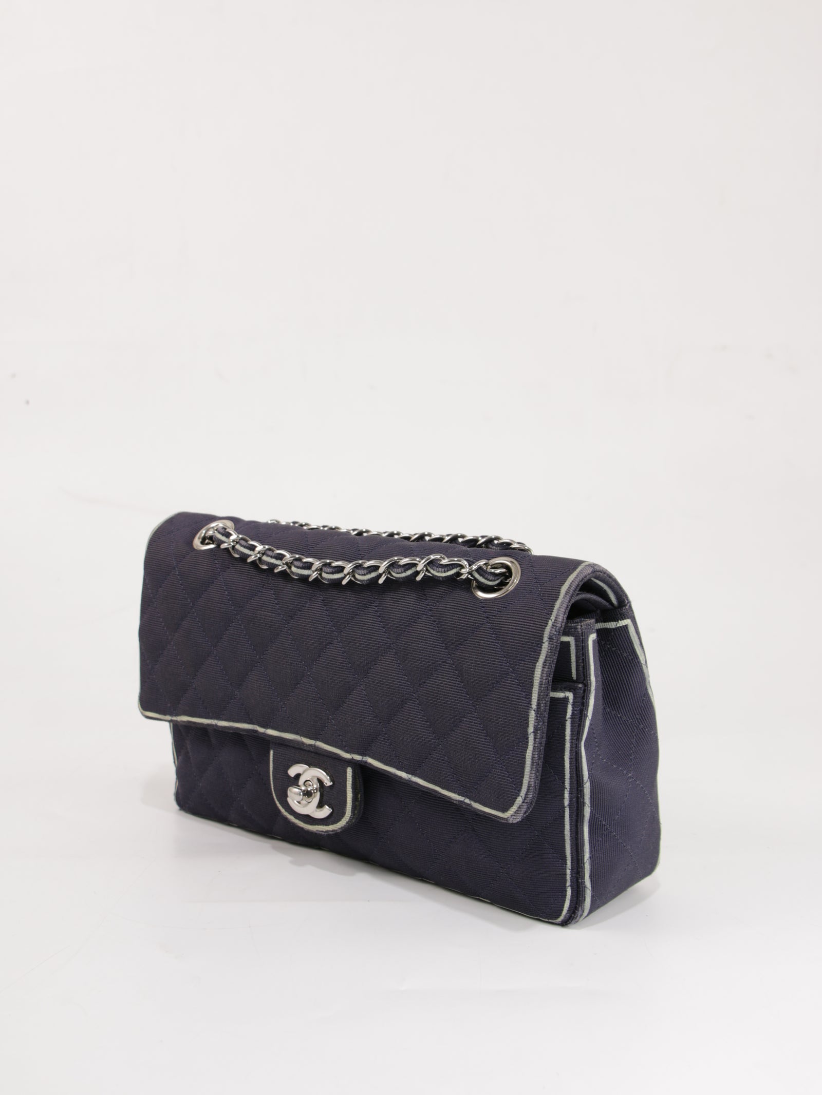 Medium Classic Flap