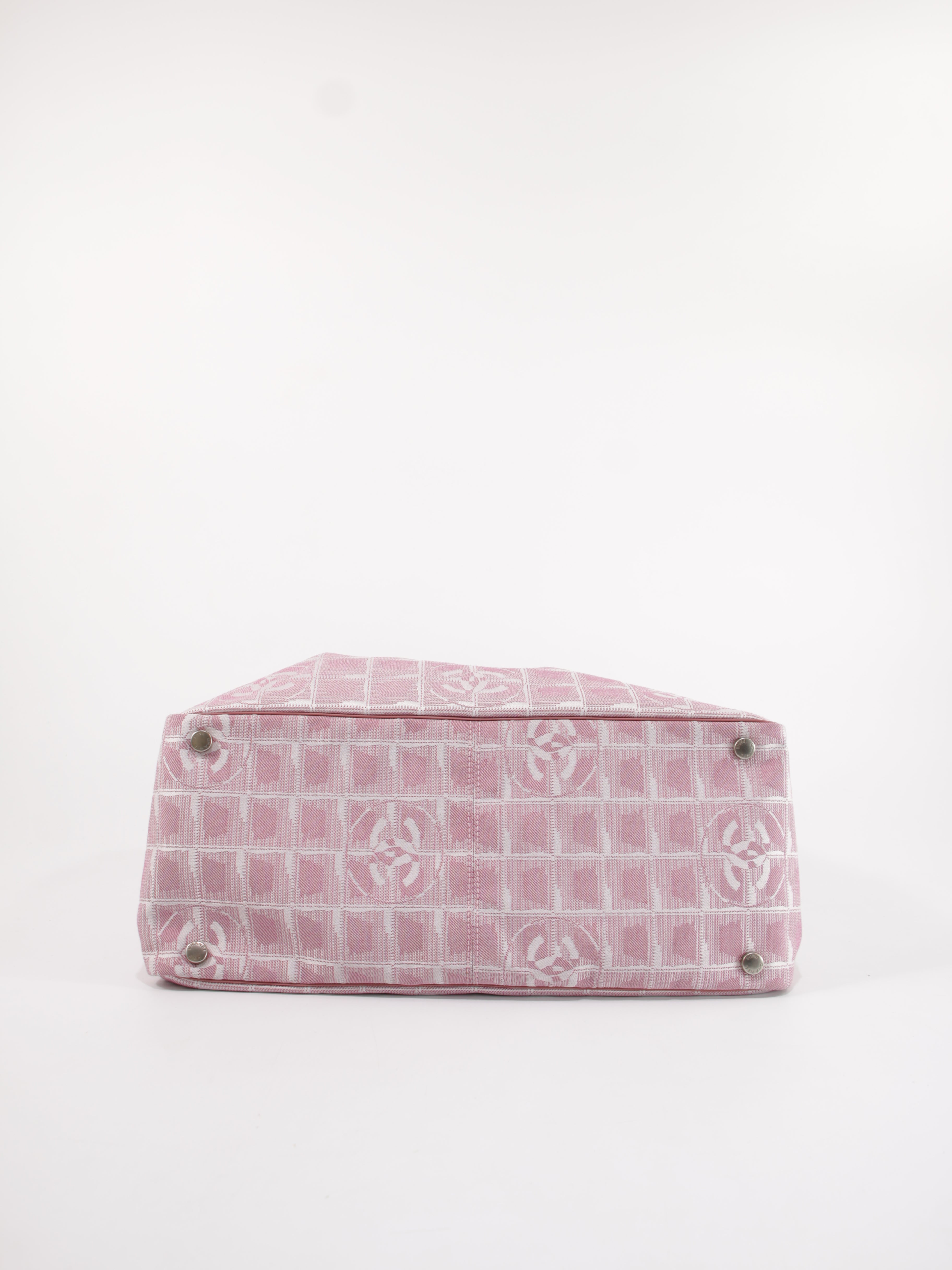 Medium New Travel Line Tote