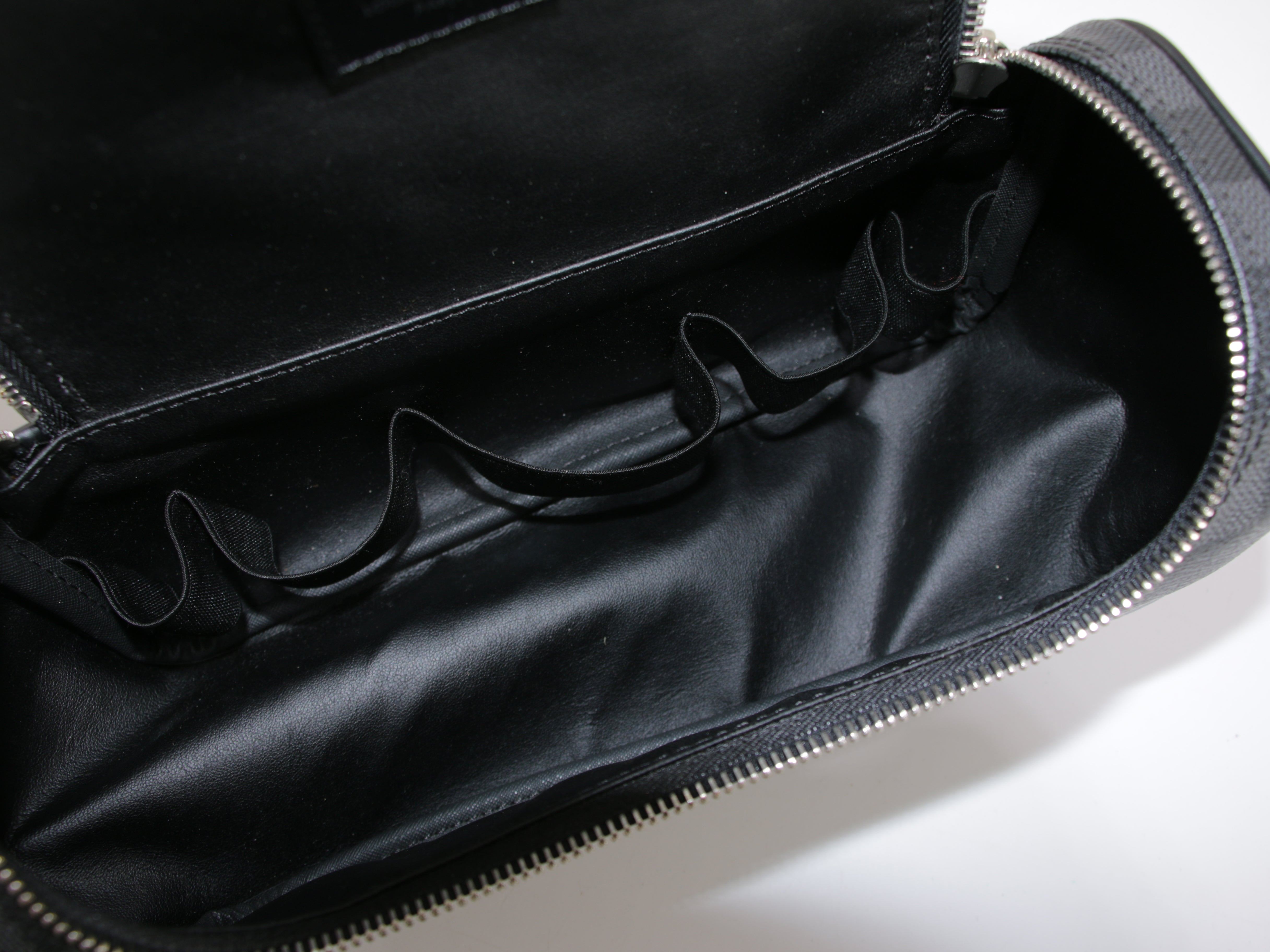 Cosmetic pouch