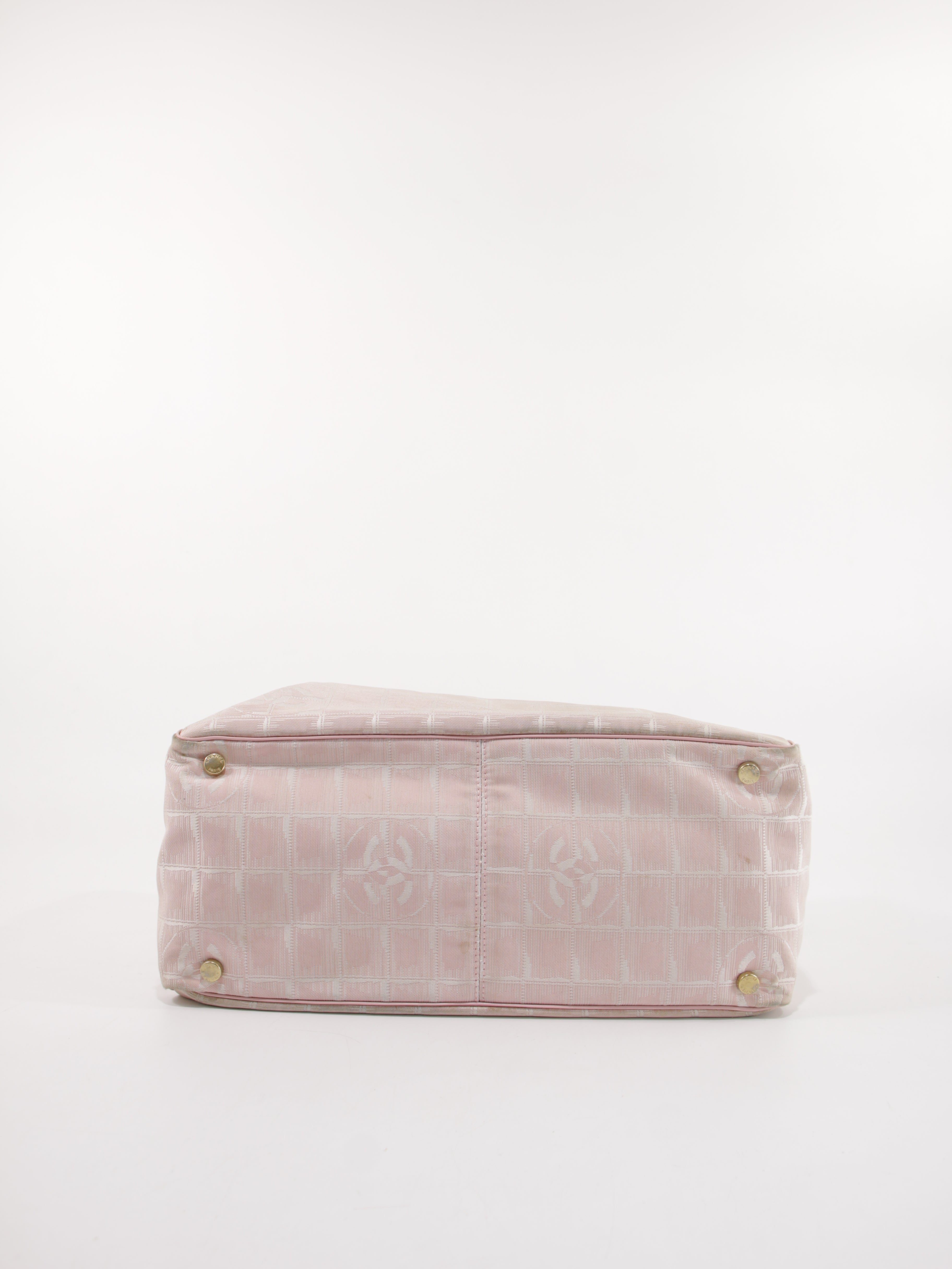 Medium New Travel Line Tote