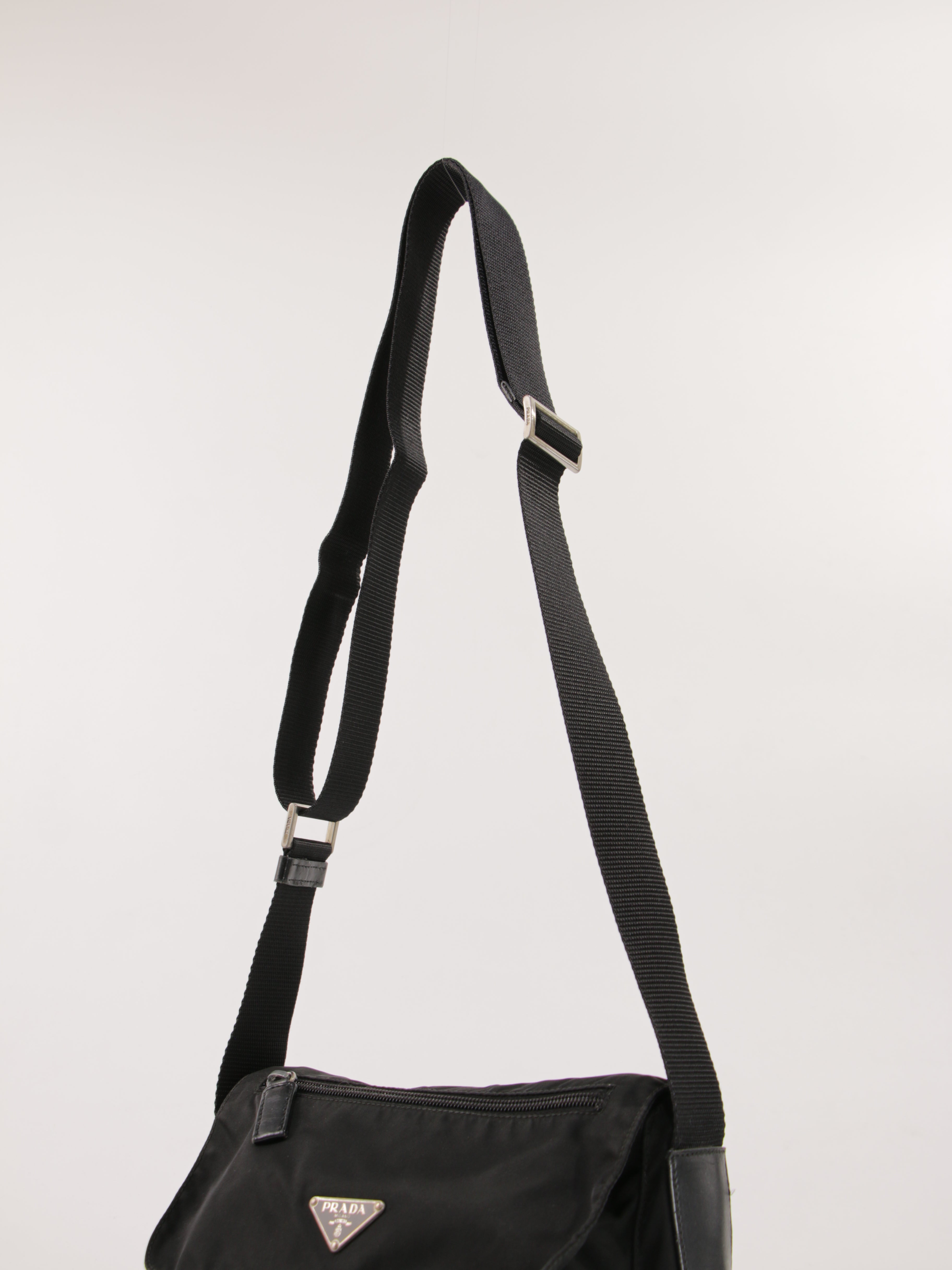 Single Buckle Messenger