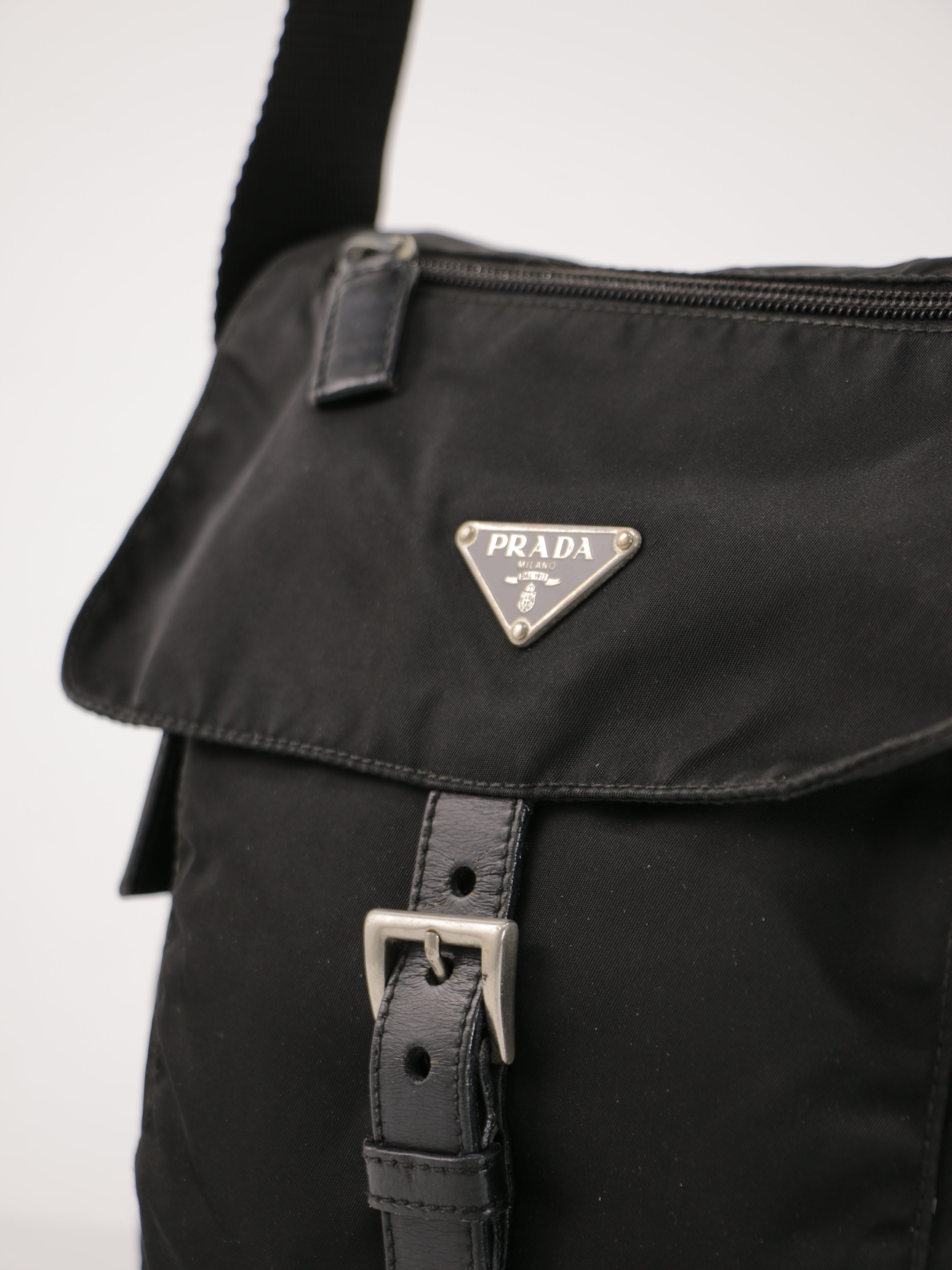 Single Buckle Messenger