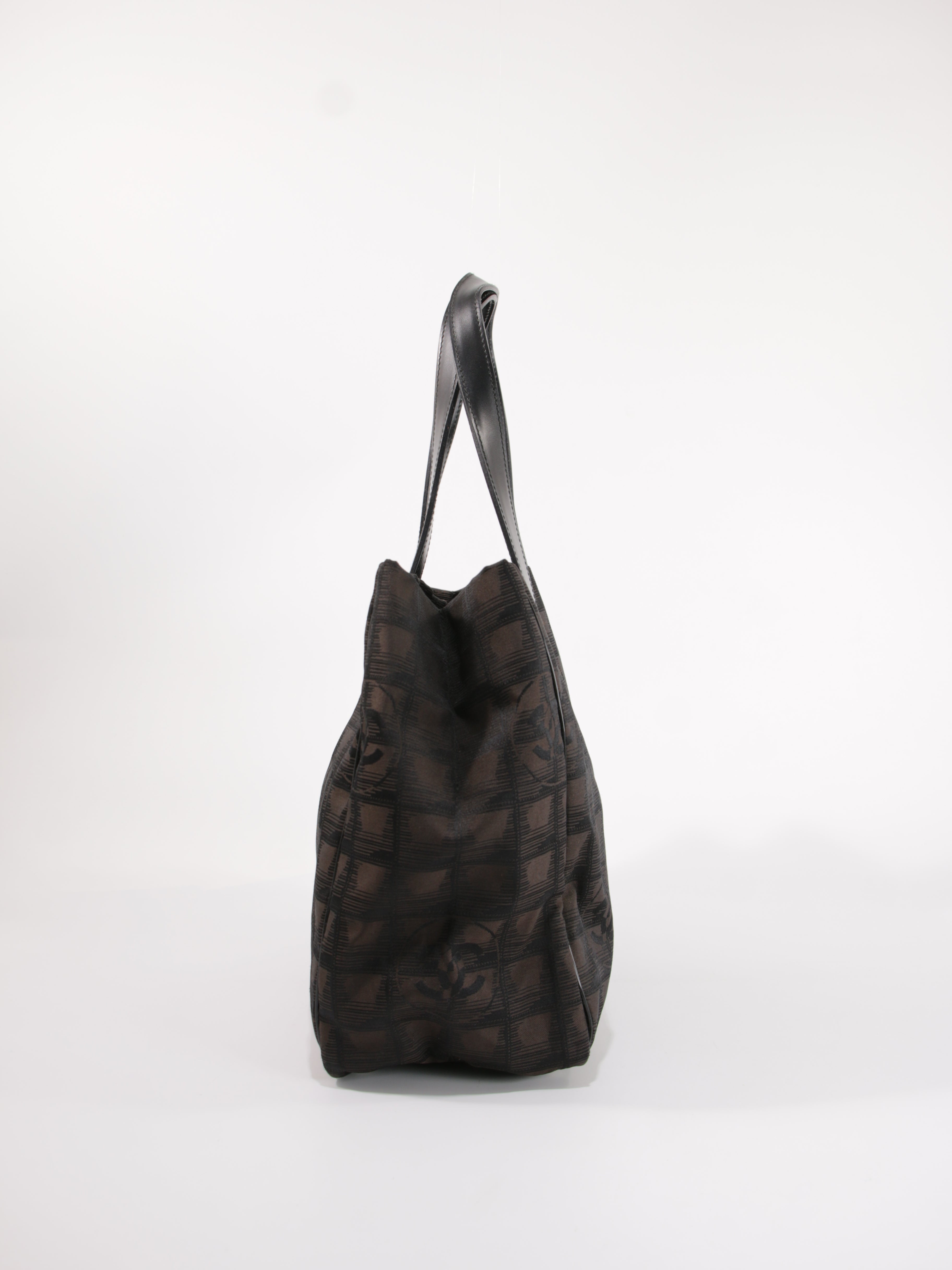 Medium New Travel Line Tote