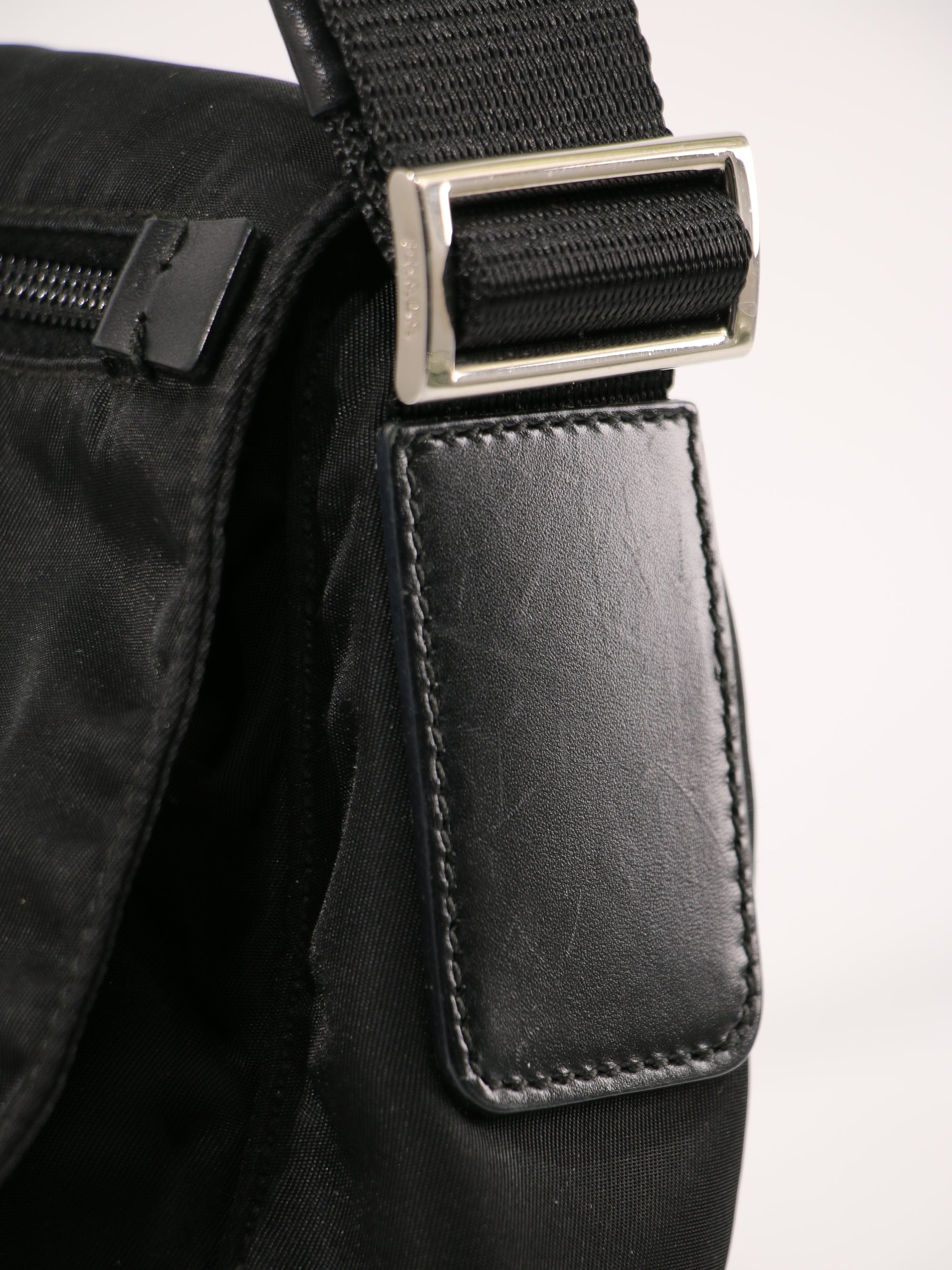 Single Buckle Messenger