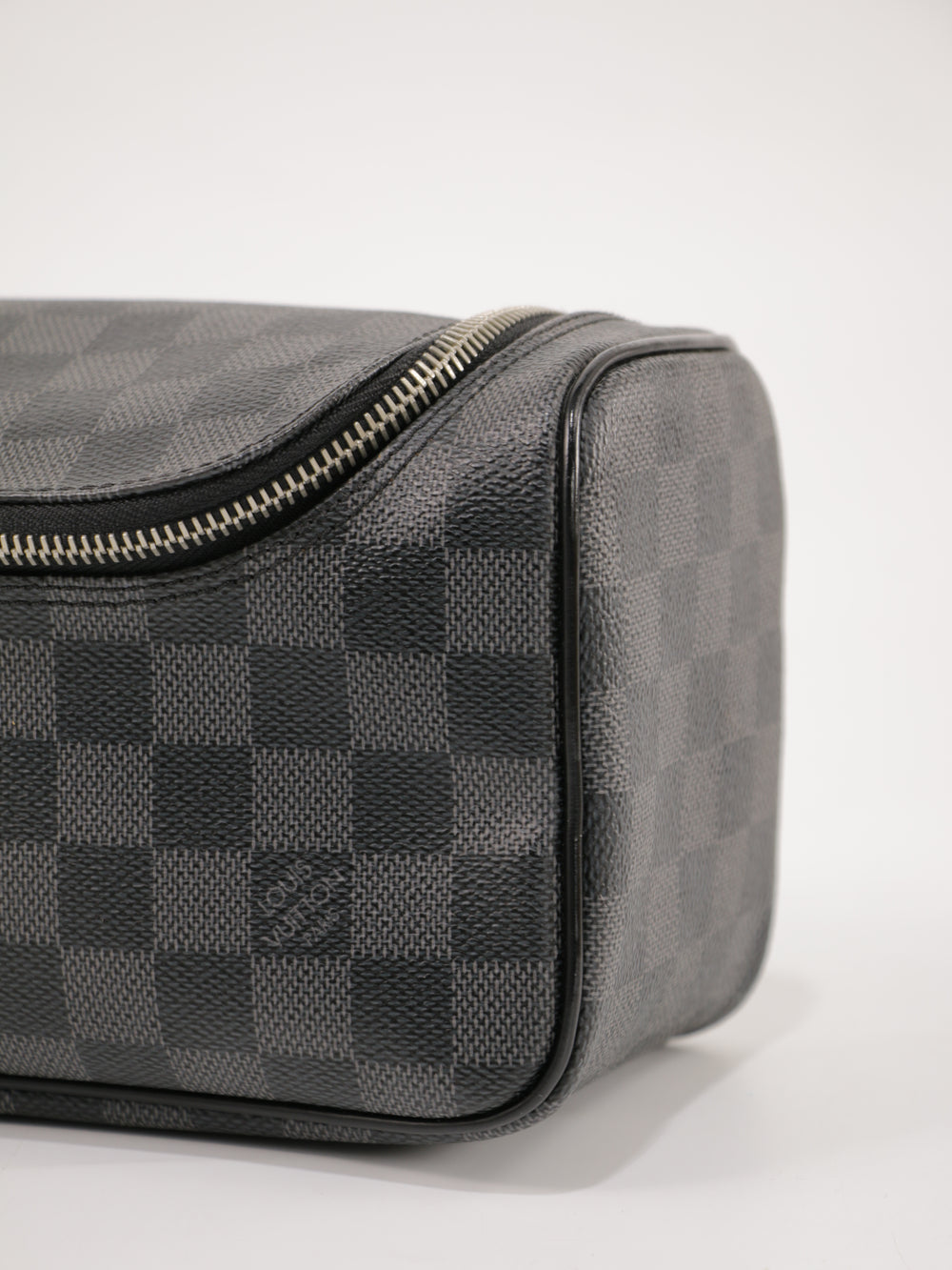 Cosmetic pouch