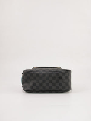 Cosmetic pouch