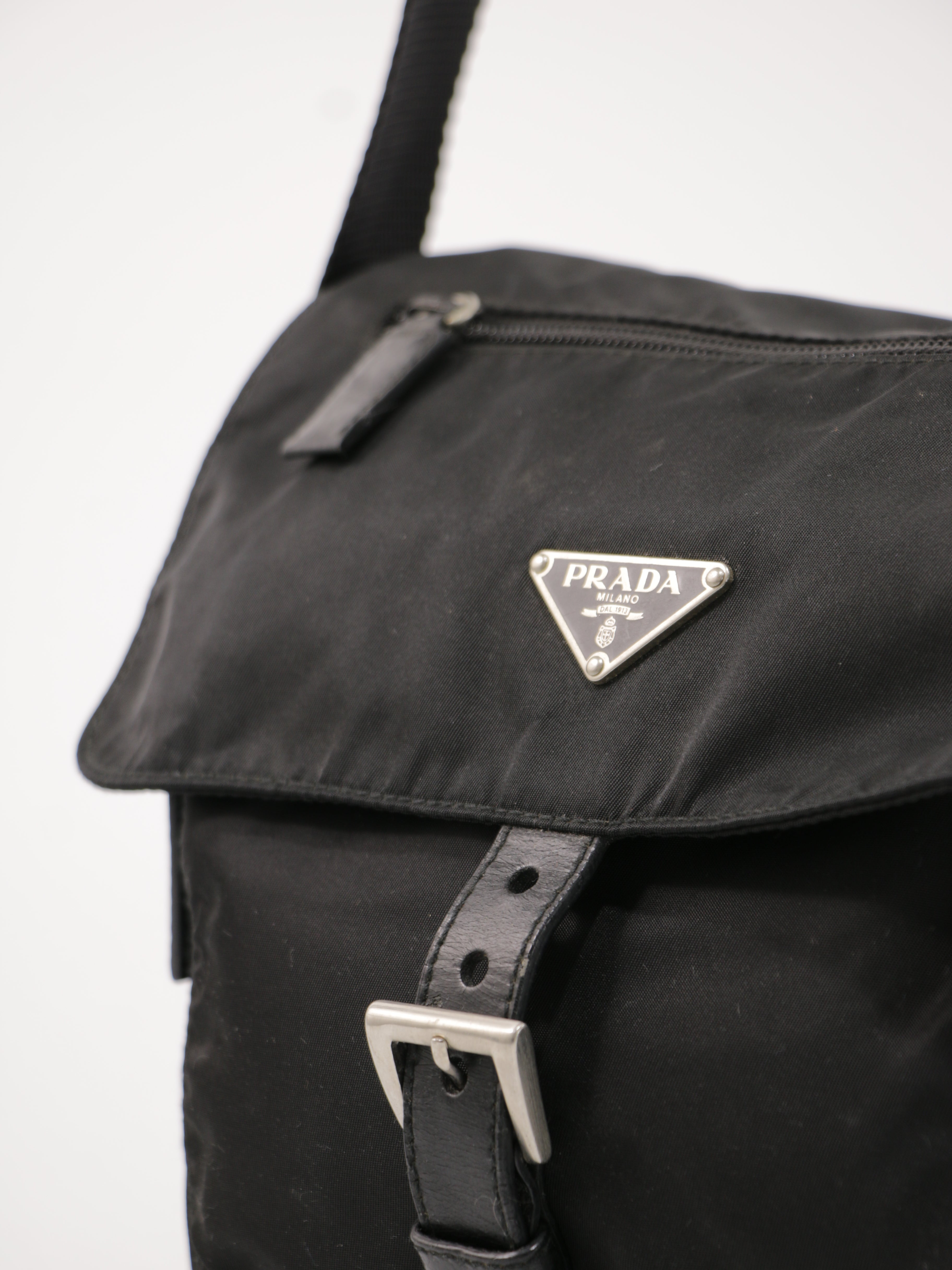 Single Buckle Messenger