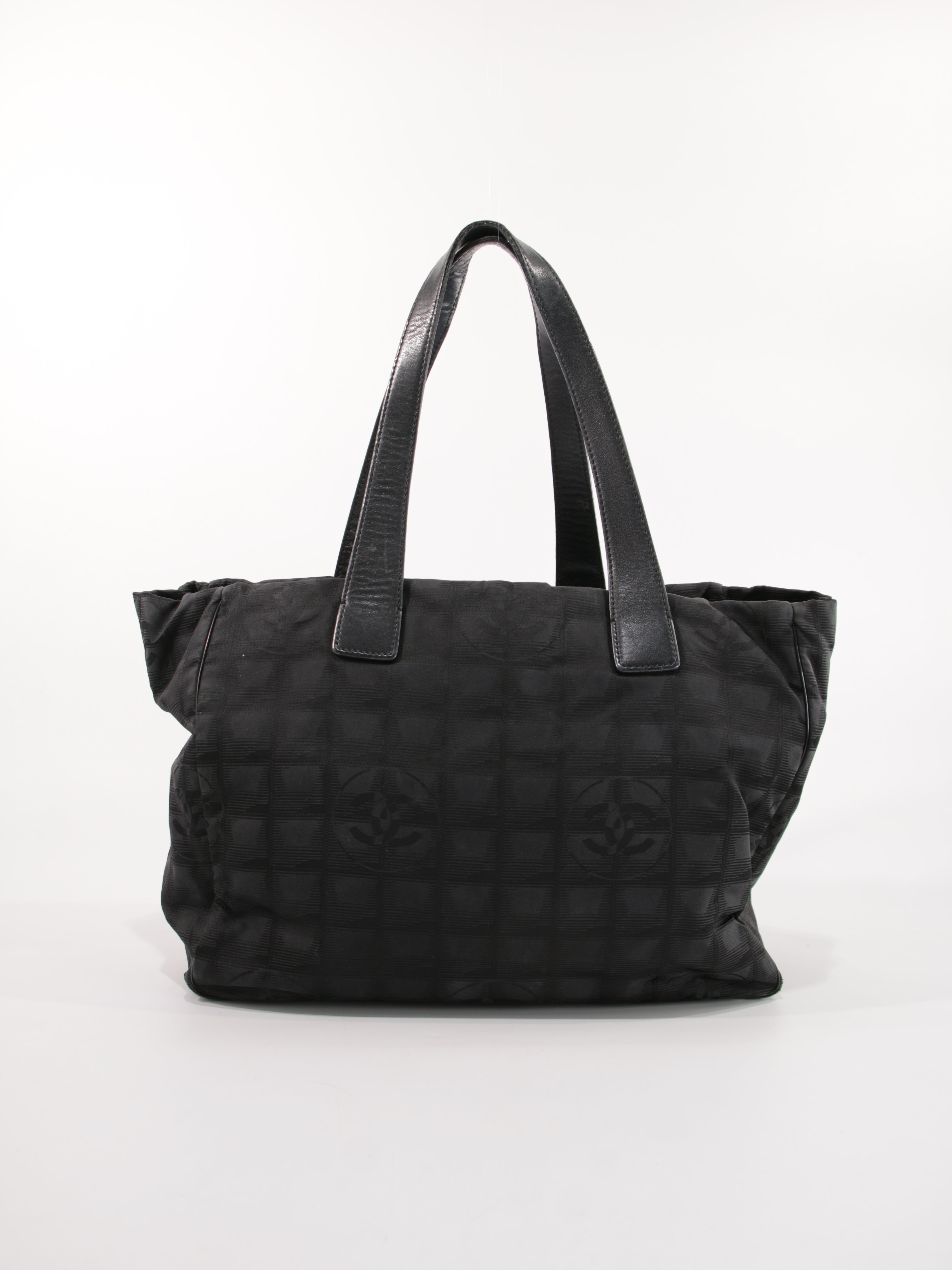 Medium New Travel Line Tote