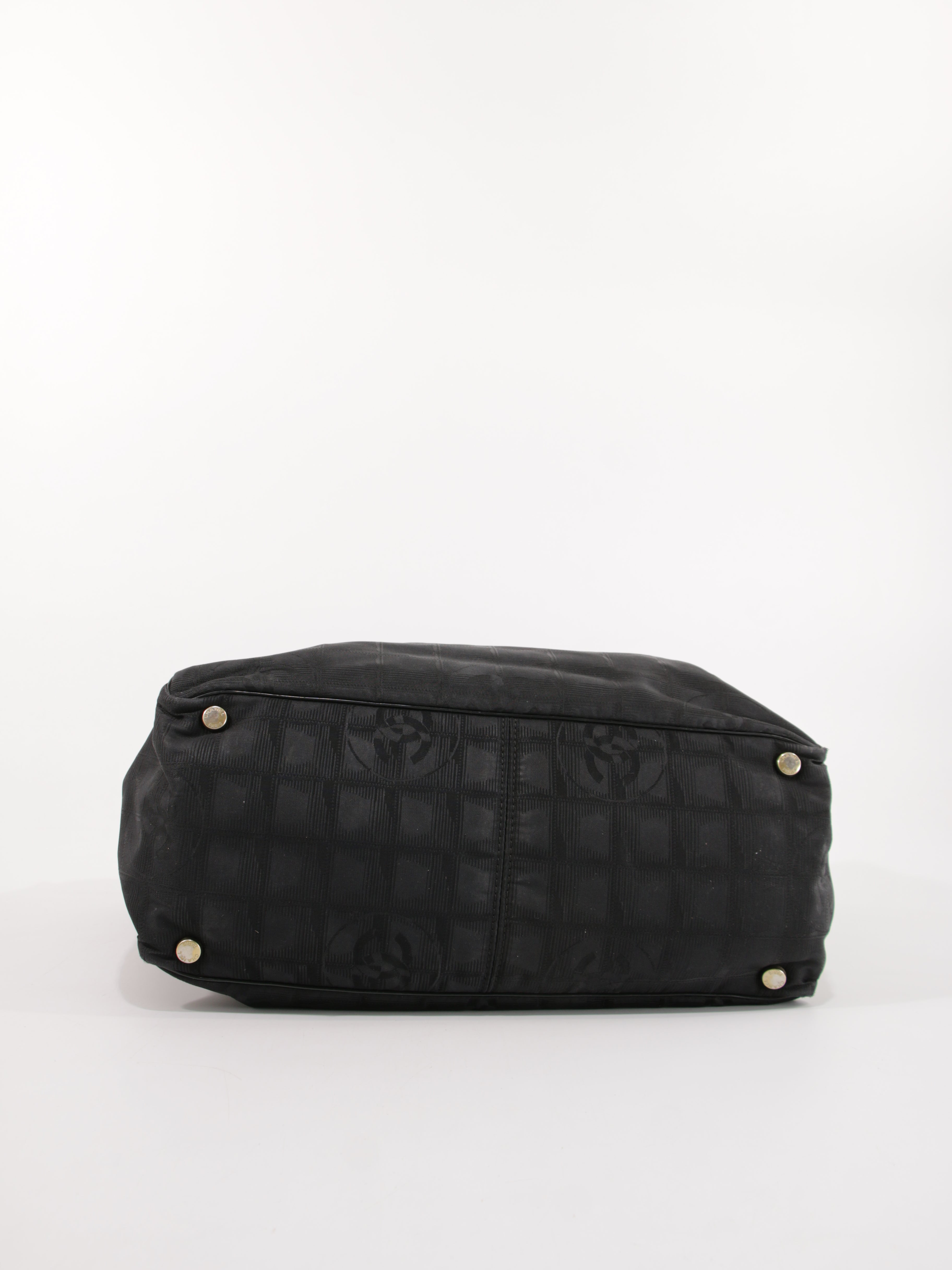 Medium New Travel Line Tote