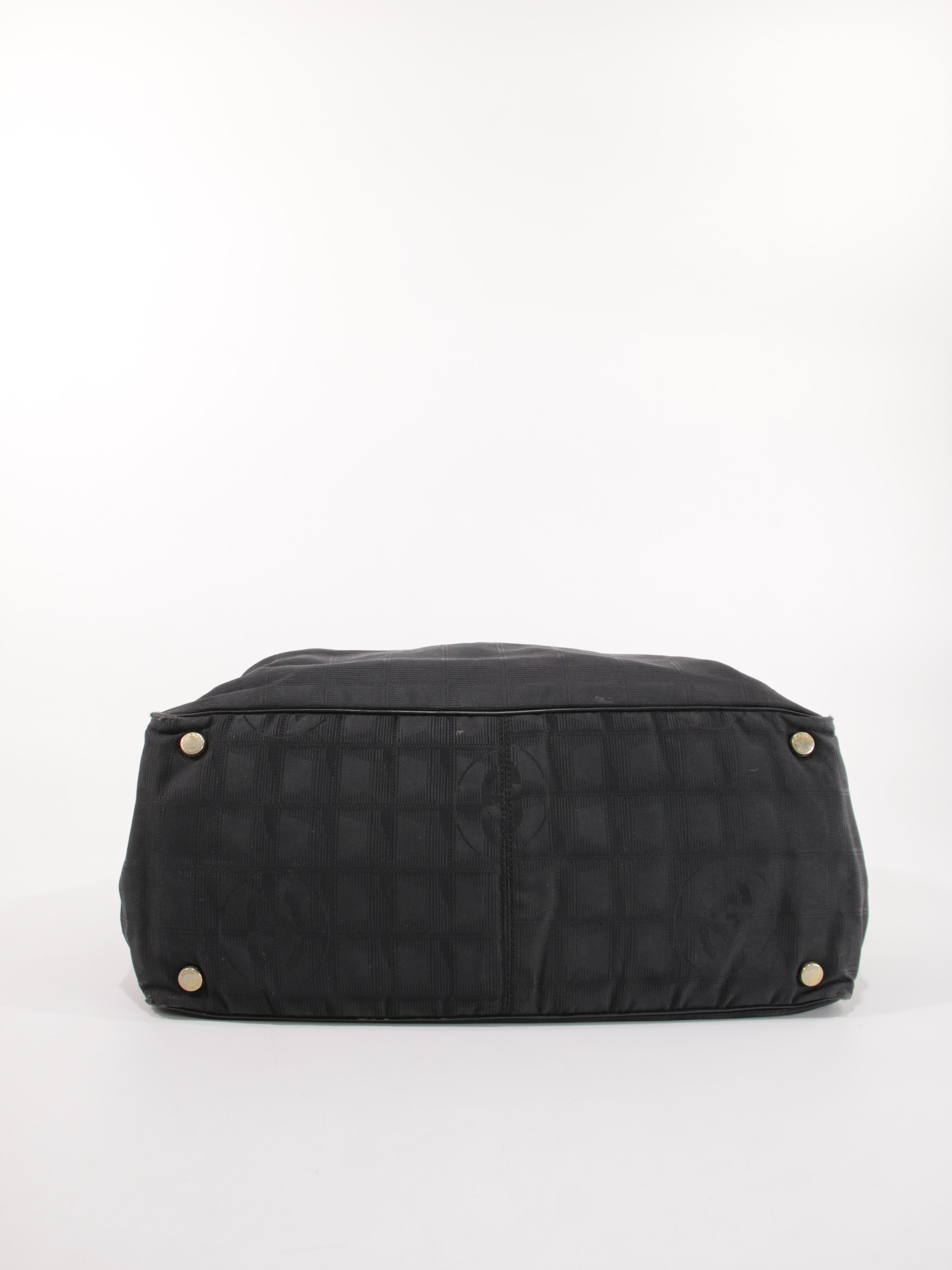 Medium New Travel Line Tote
