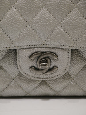 Medium Classic Flap