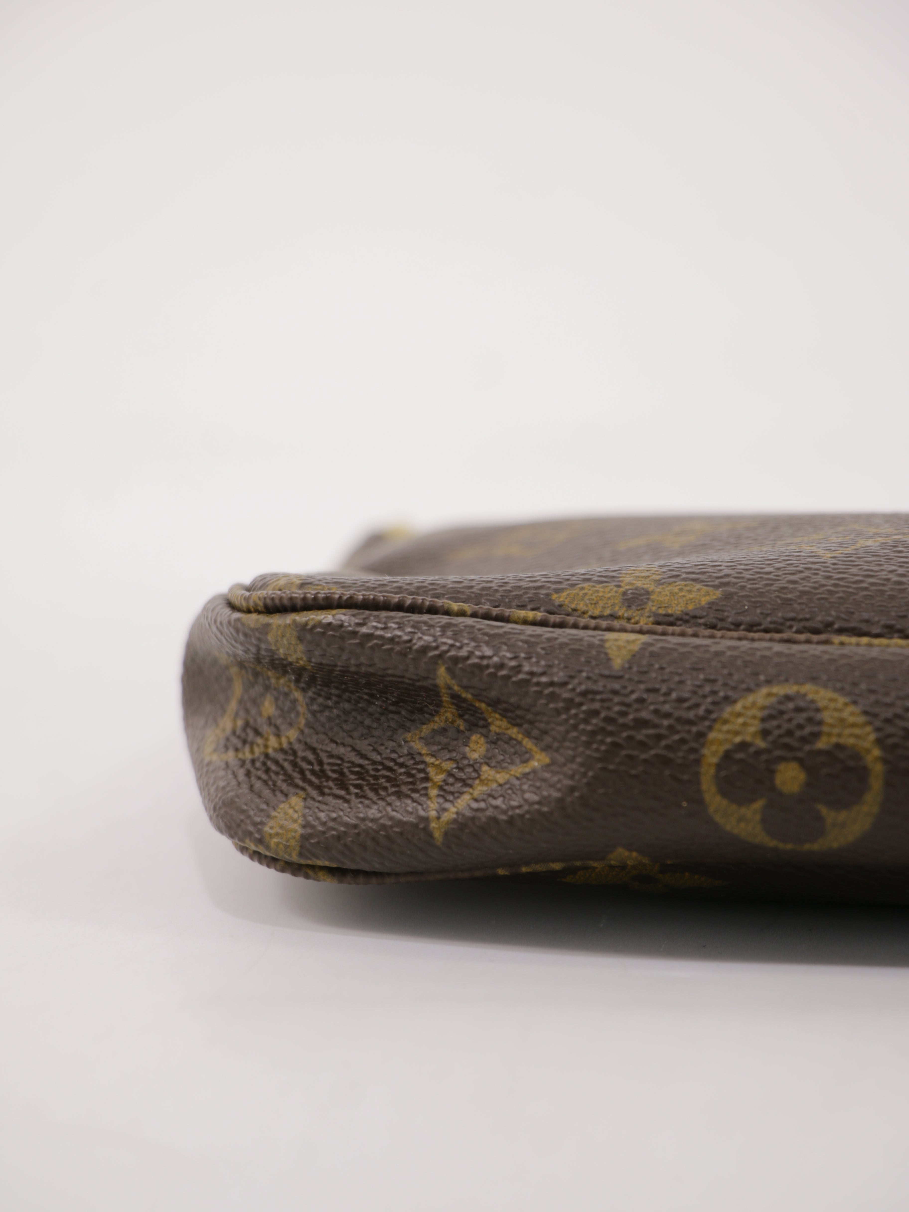Louis Vuitton Accessories Pochette