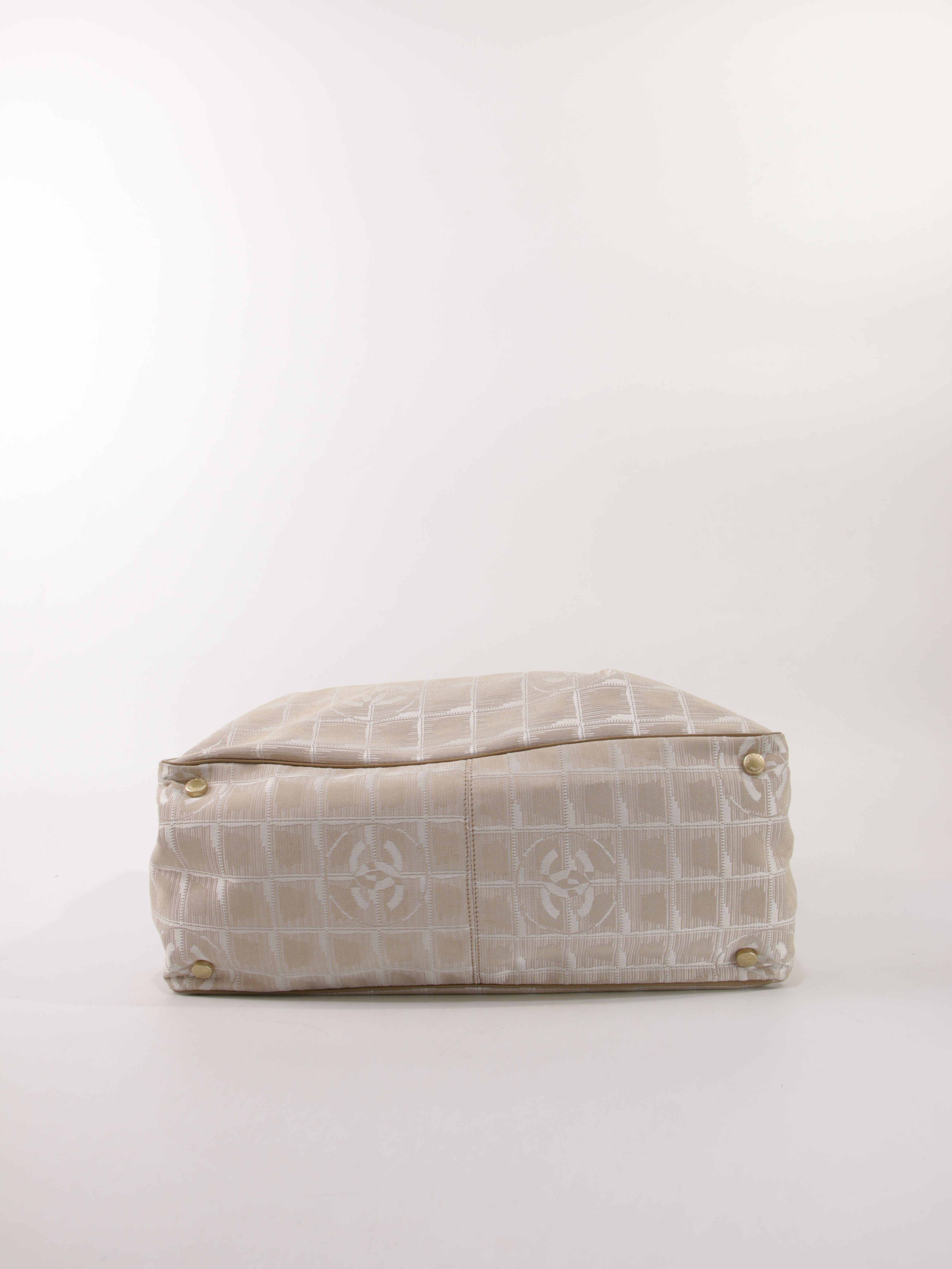 Medium New Travel Line Tote