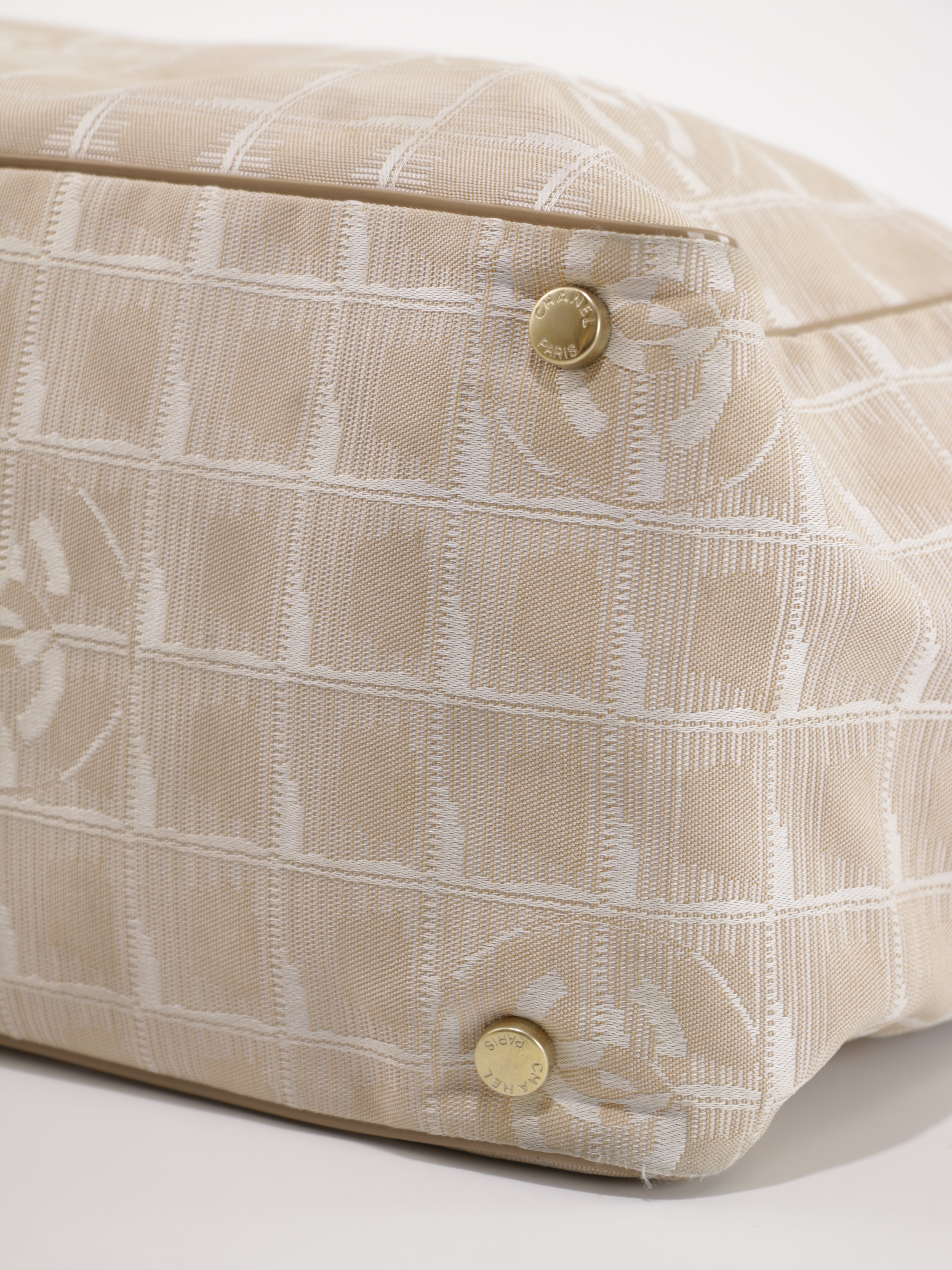 Medium New Travel Line Tote