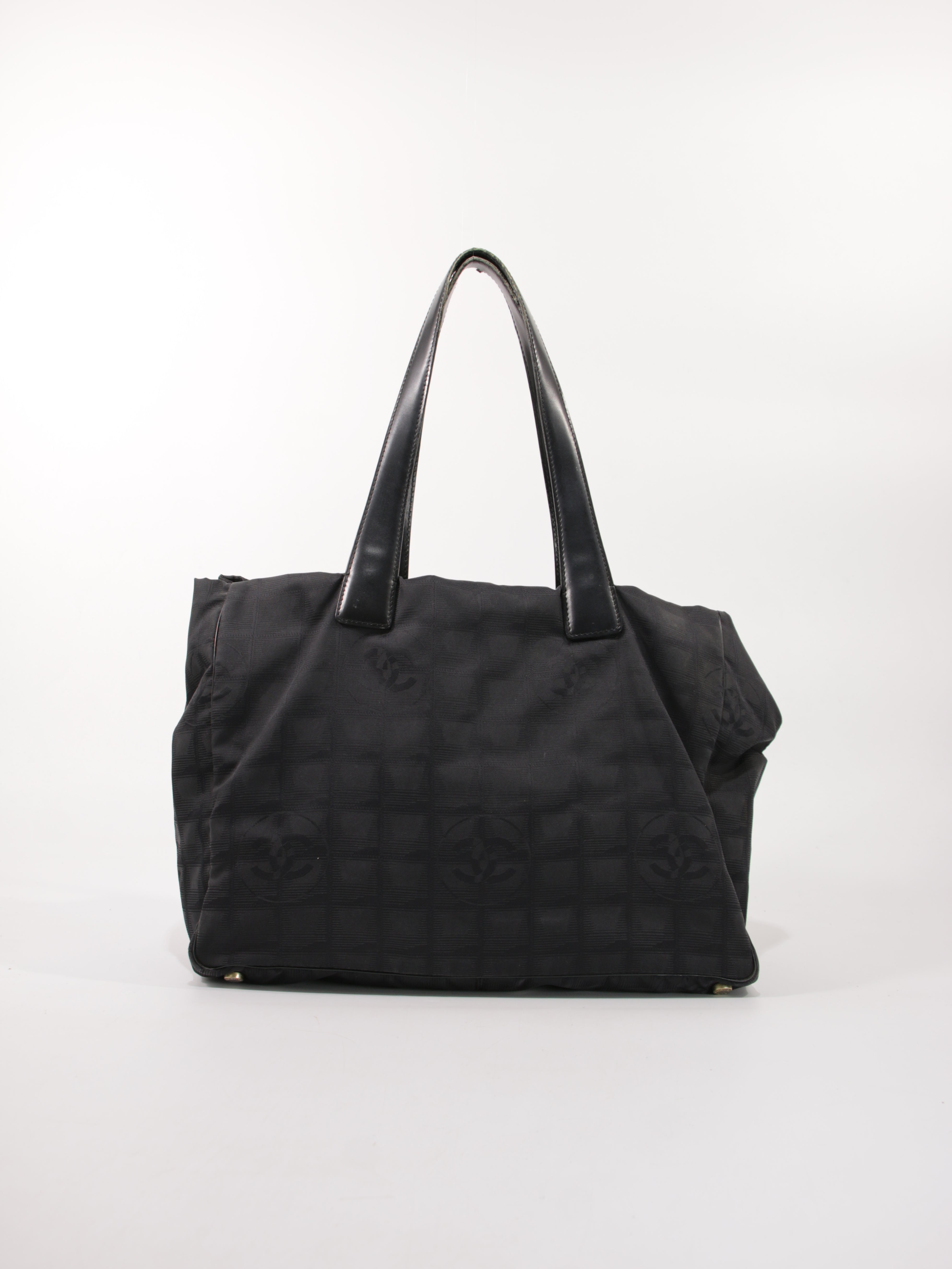 Medium New Travel Line Tote