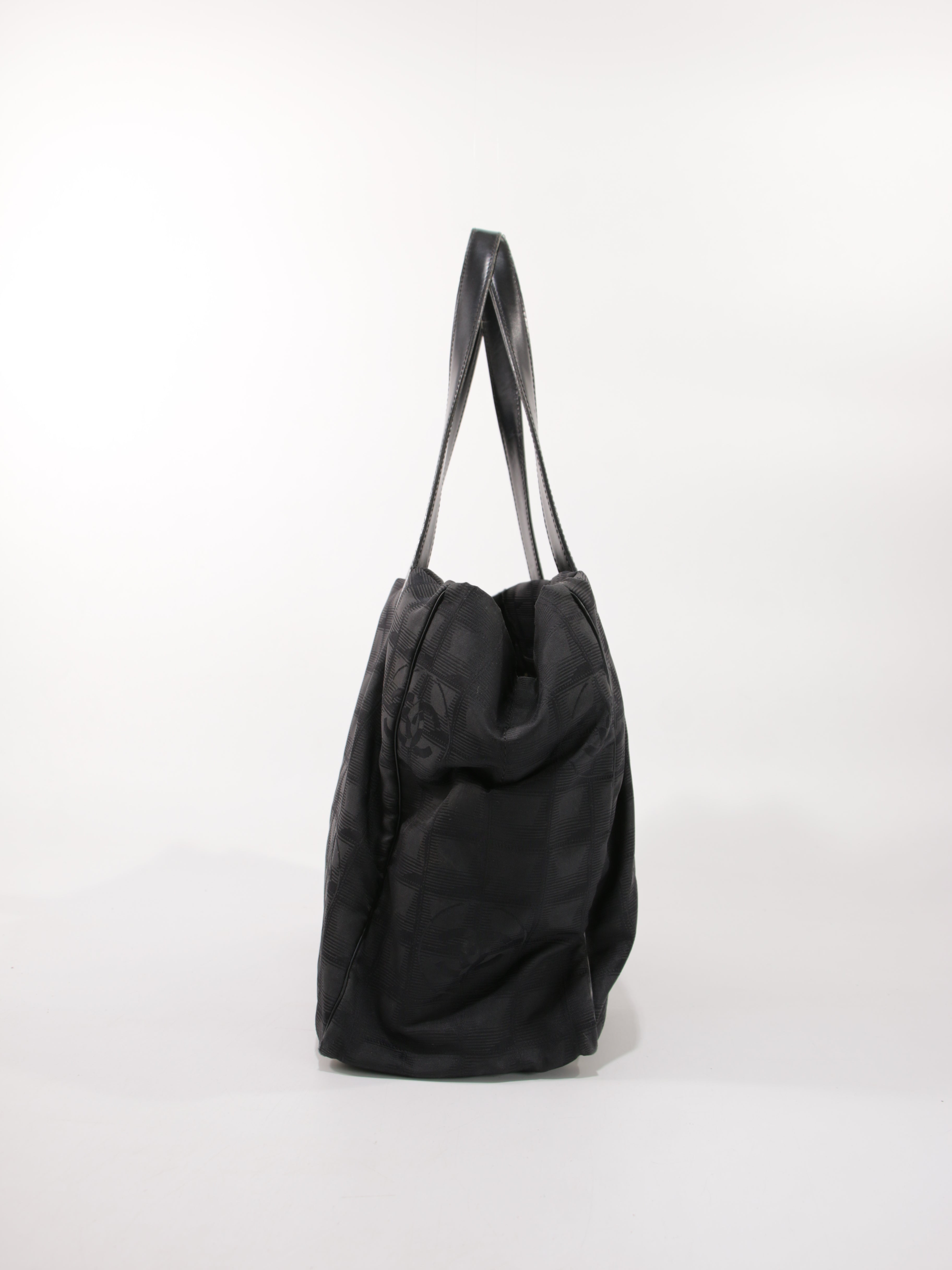 Medium New Travel Line Tote
