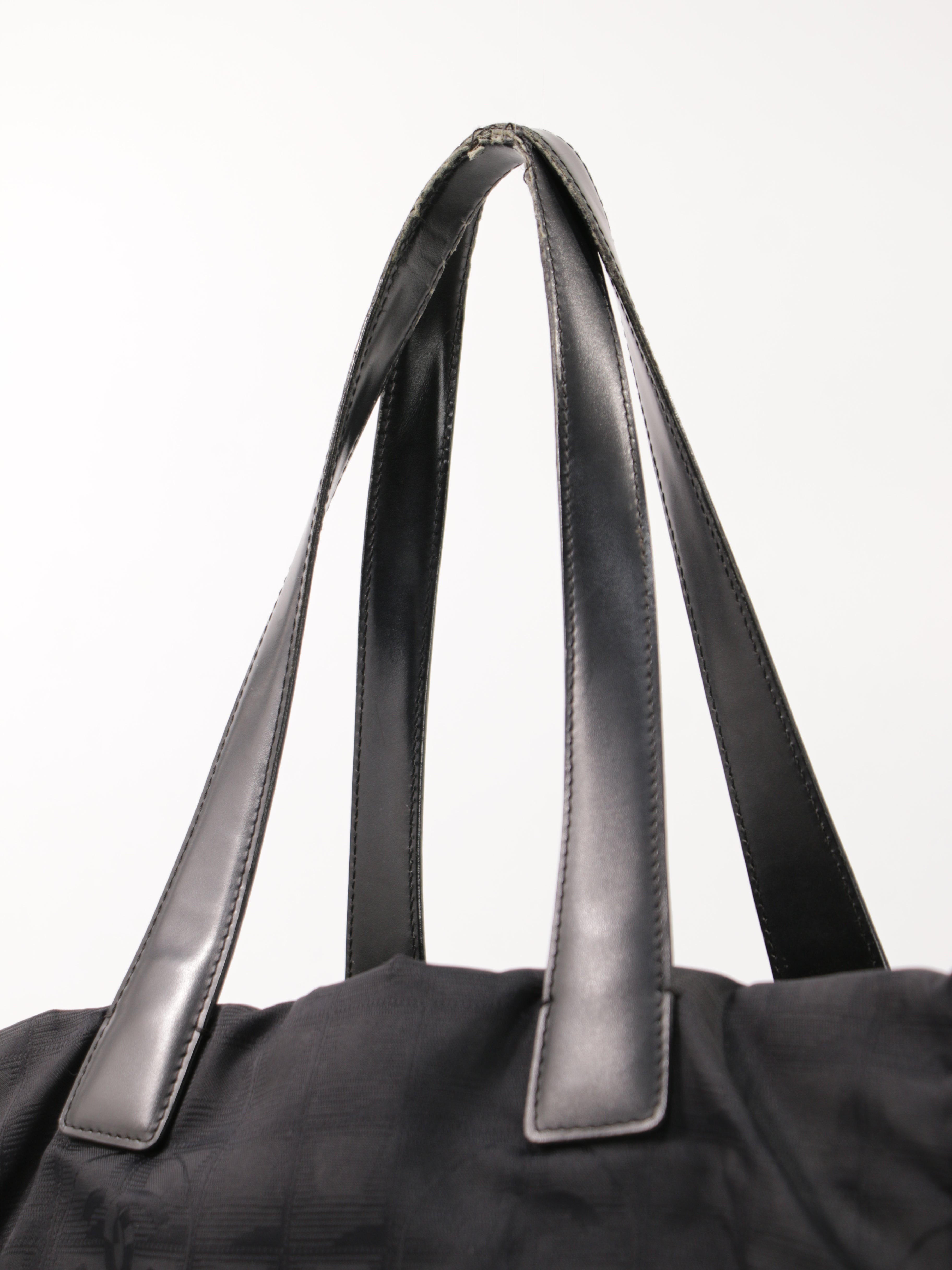 Medium New Travel Line Tote
