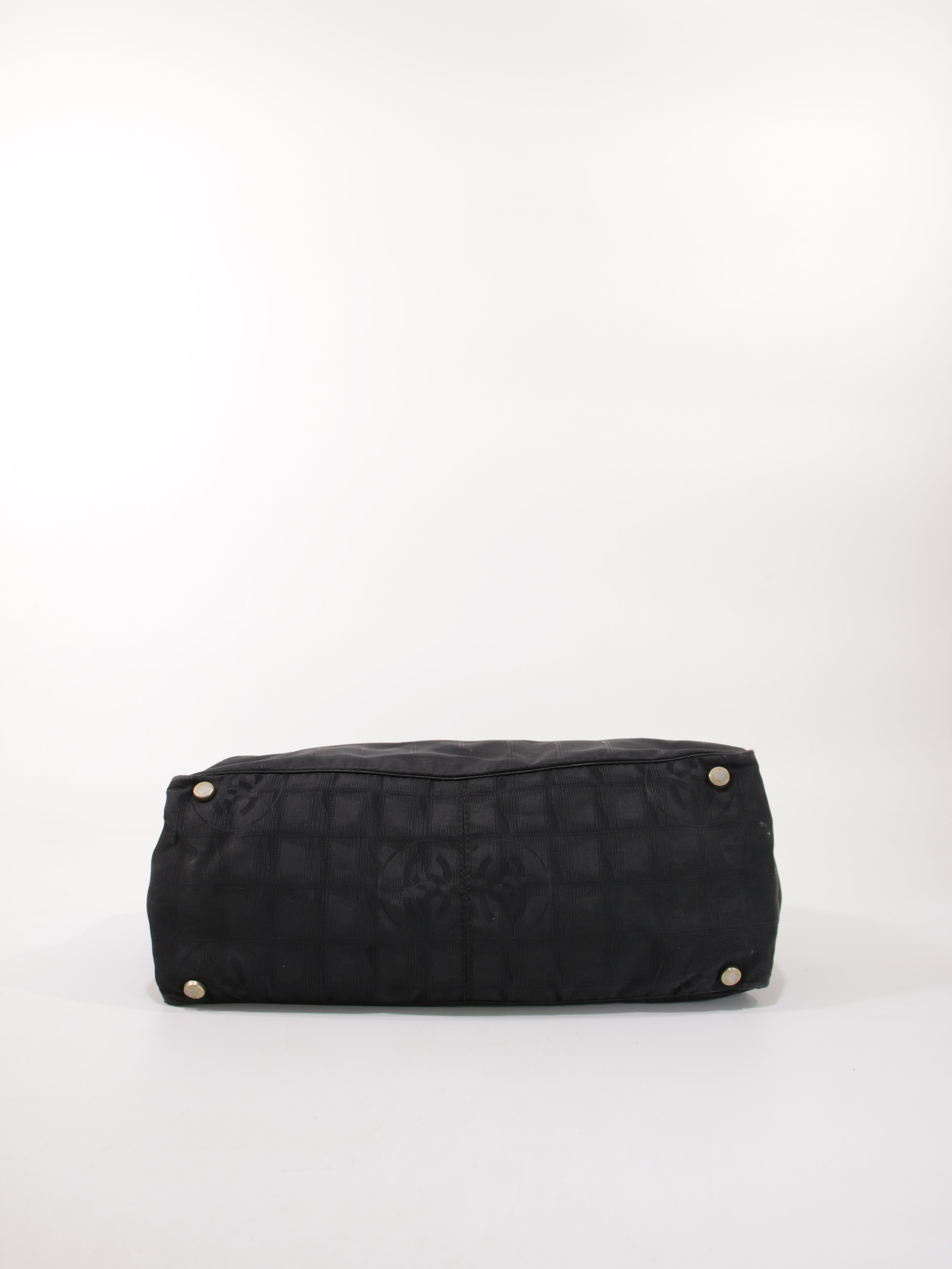 Medium New Travel Line Tote