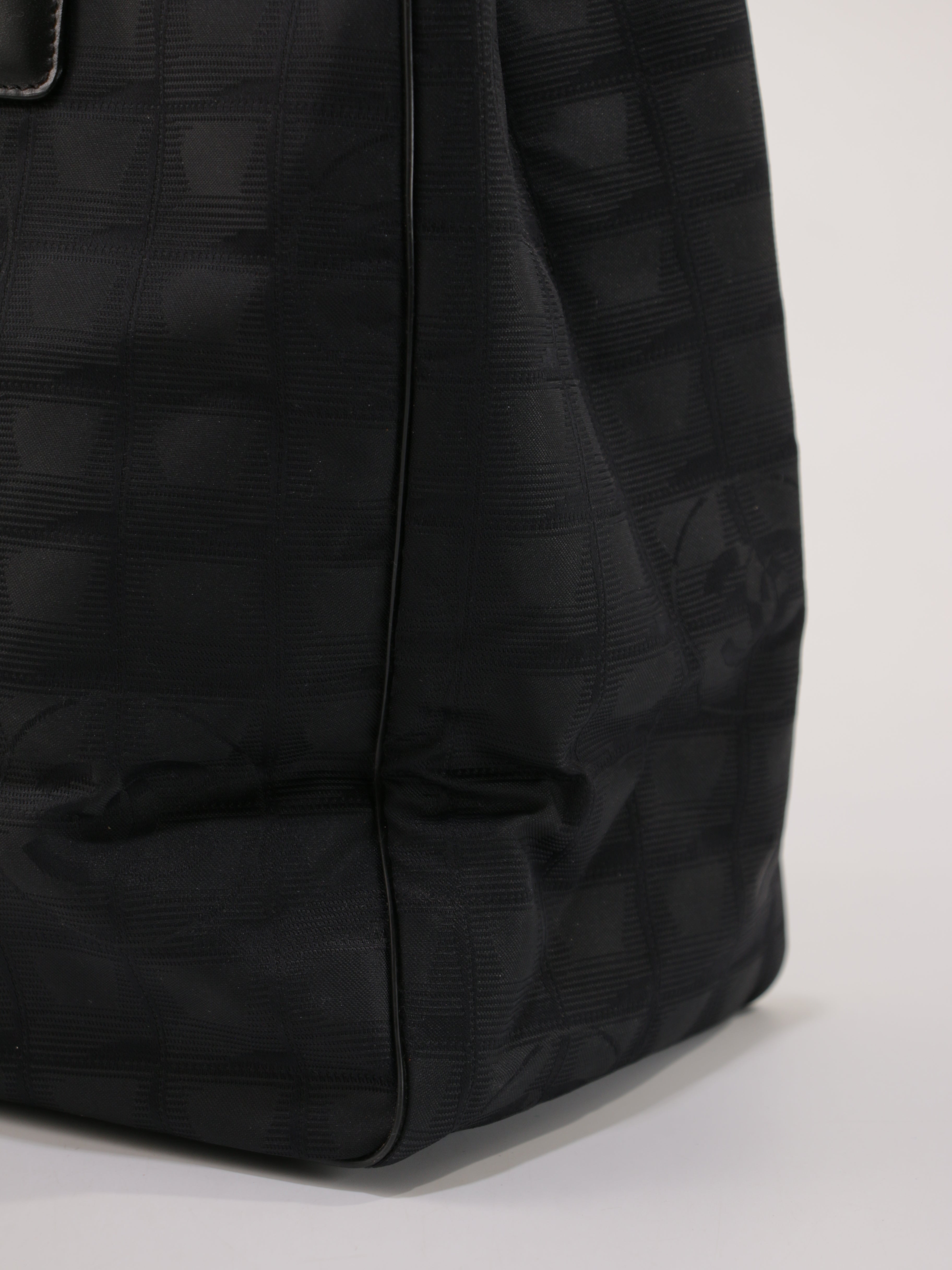 Medium New Travel Line Tote