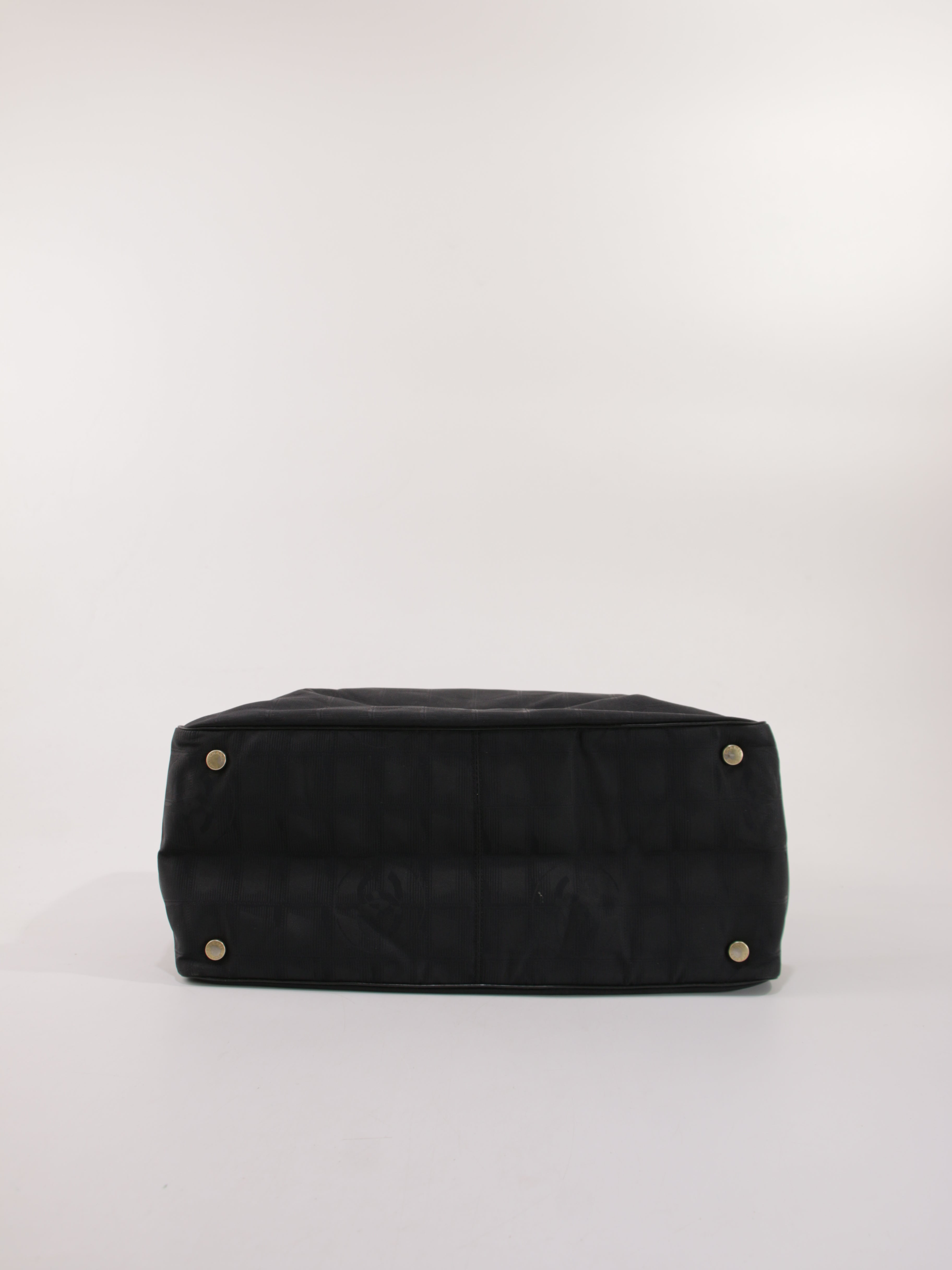 Medium New Travel Line Tote