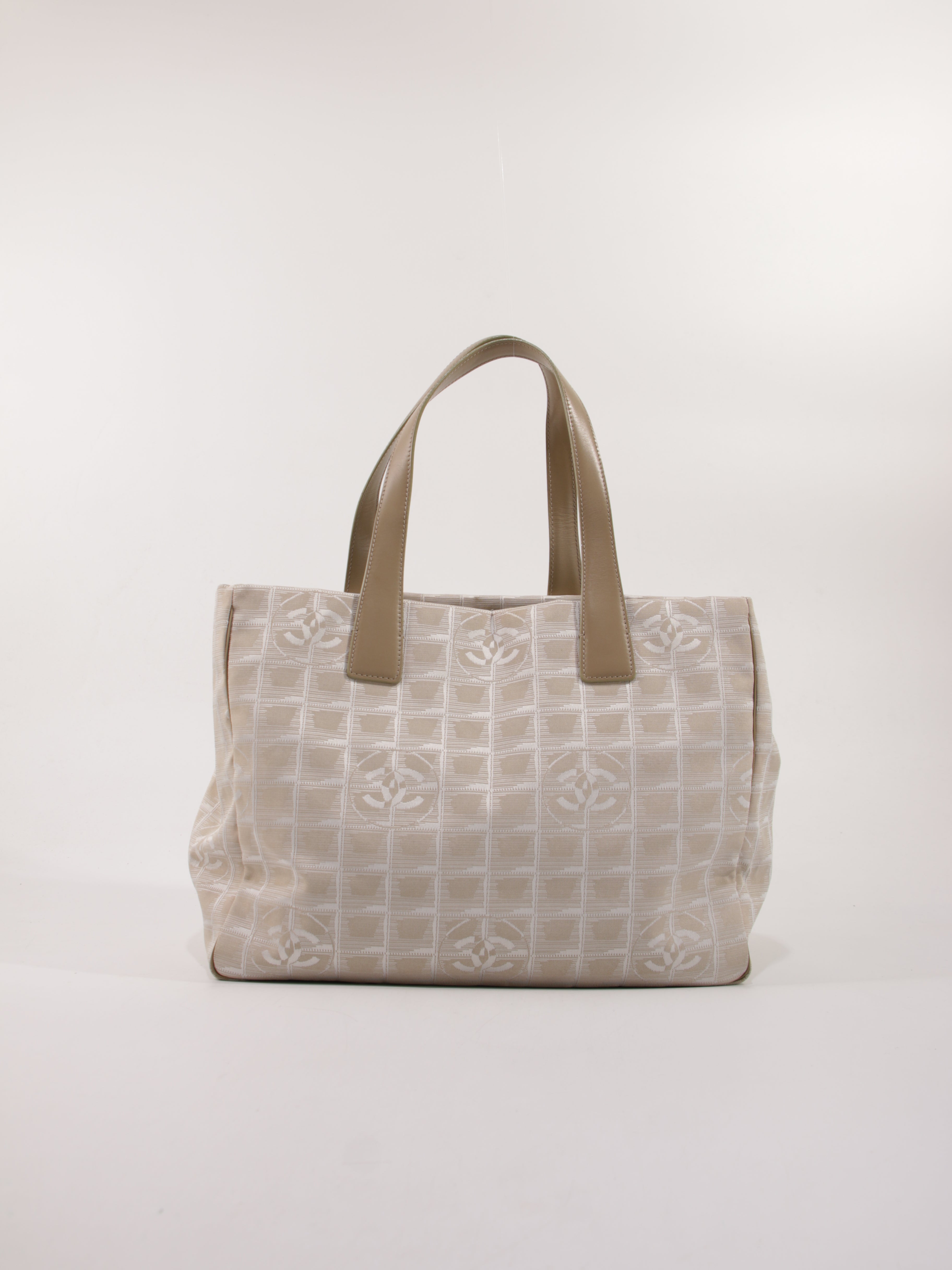 Medium New Travel Line Tote