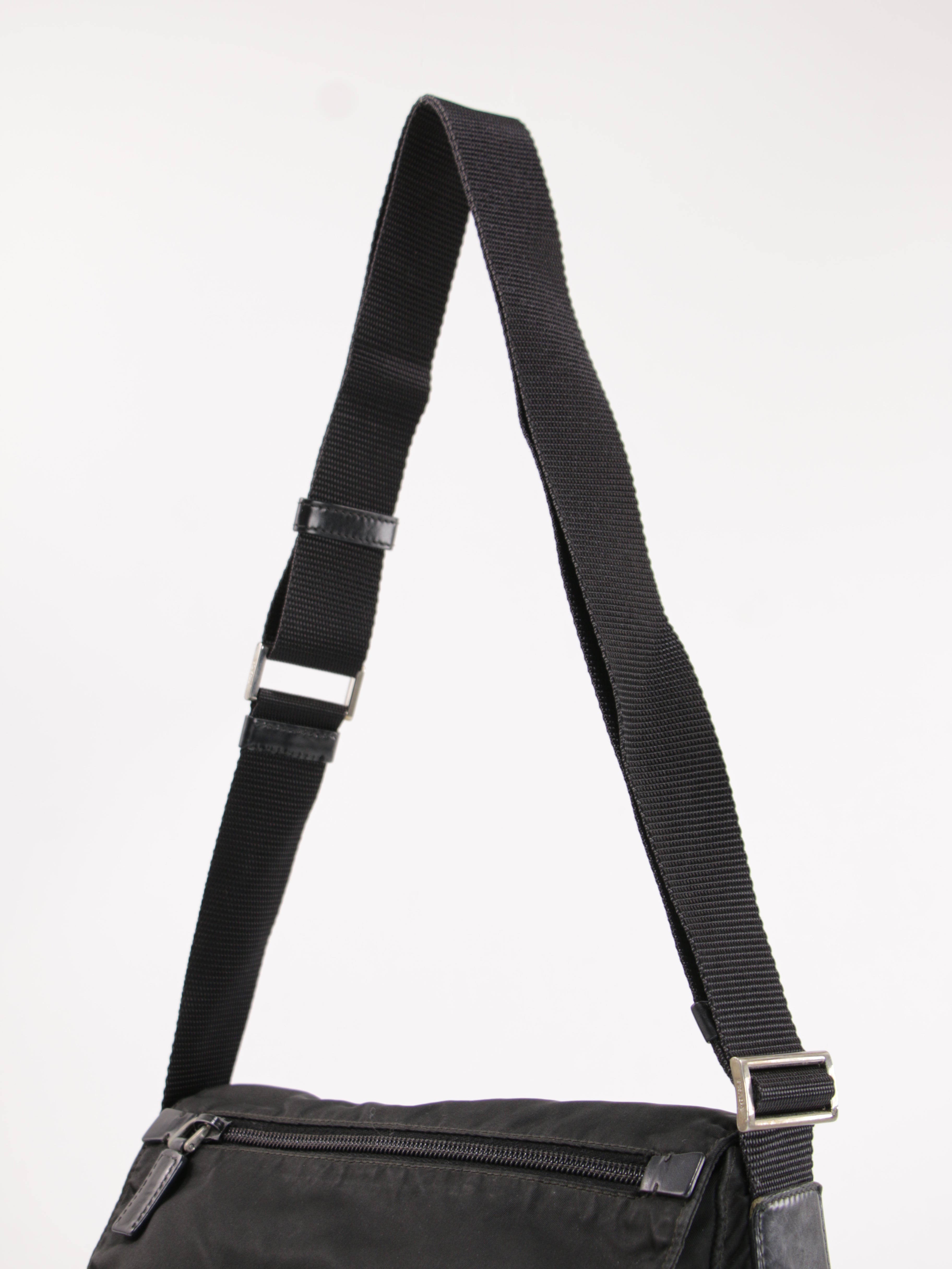 Single Buckle Messenger
