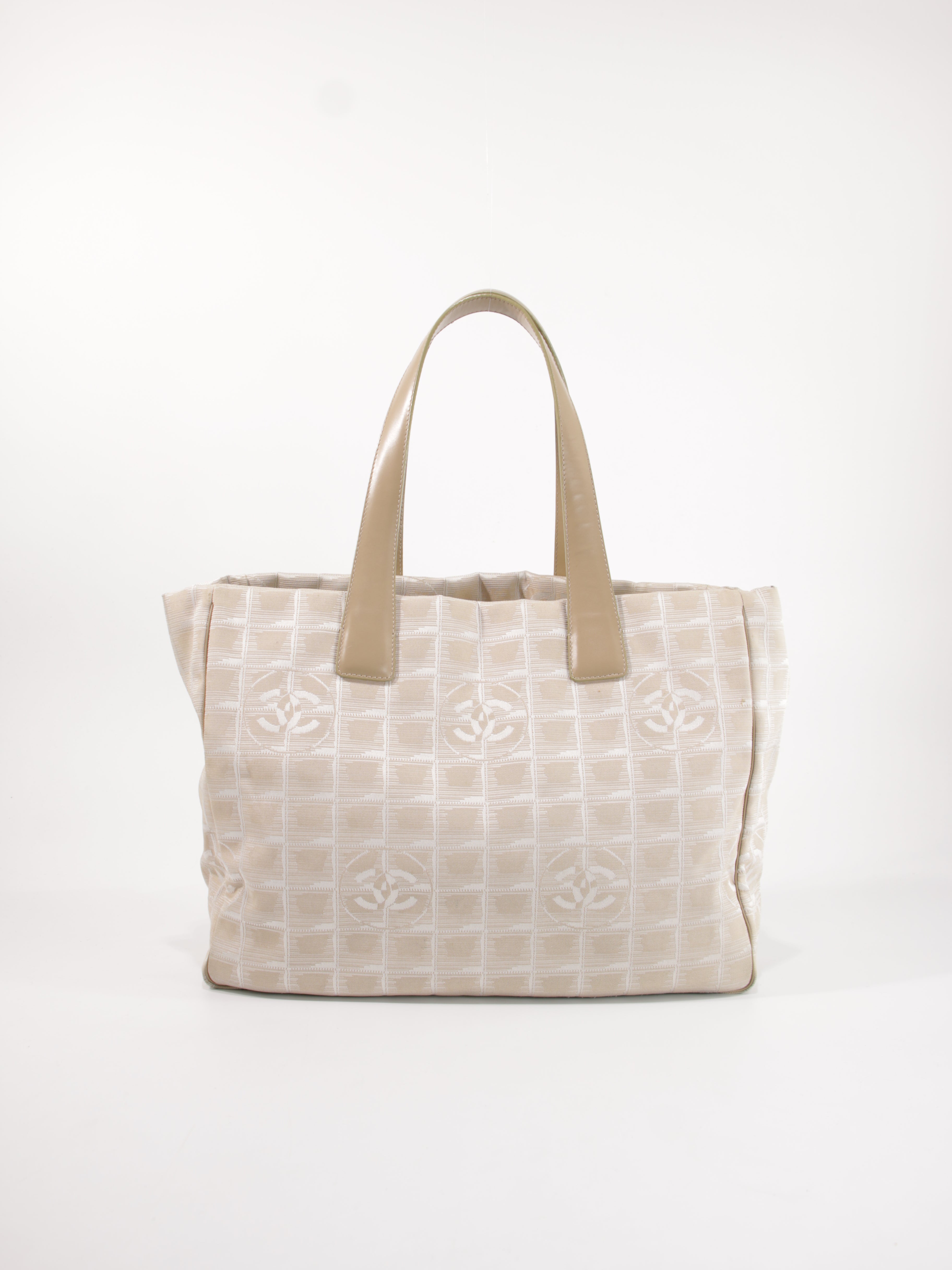 Medium New Travel Line Tote