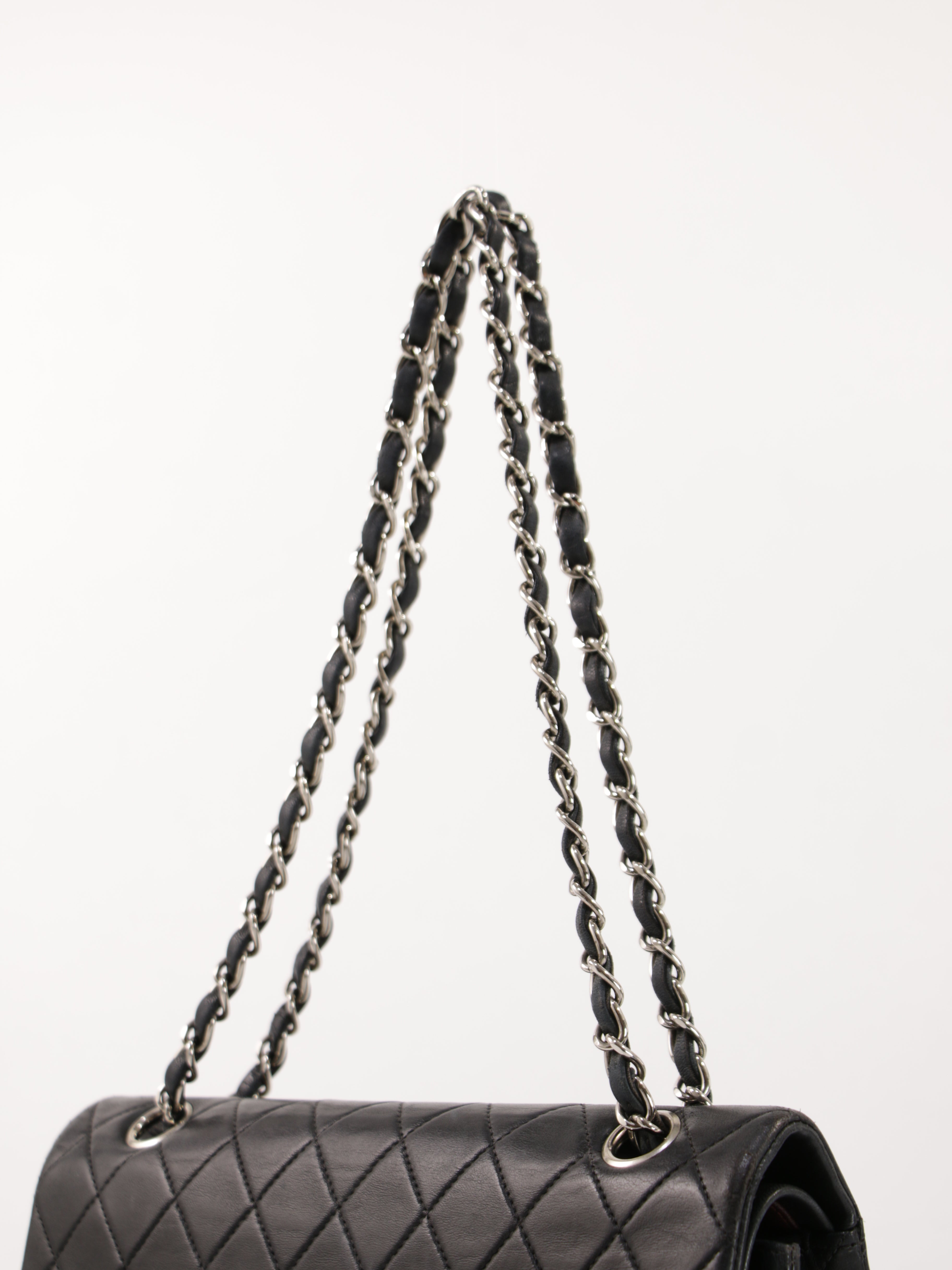 Medium Classic Flap