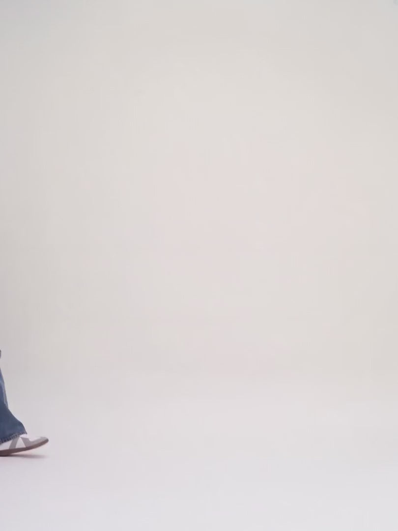 Lataa video: Balenciaga Small City White Leather