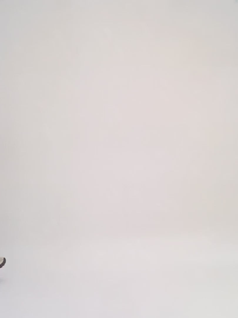 Lataa video: Chanel Medium Classic Flap