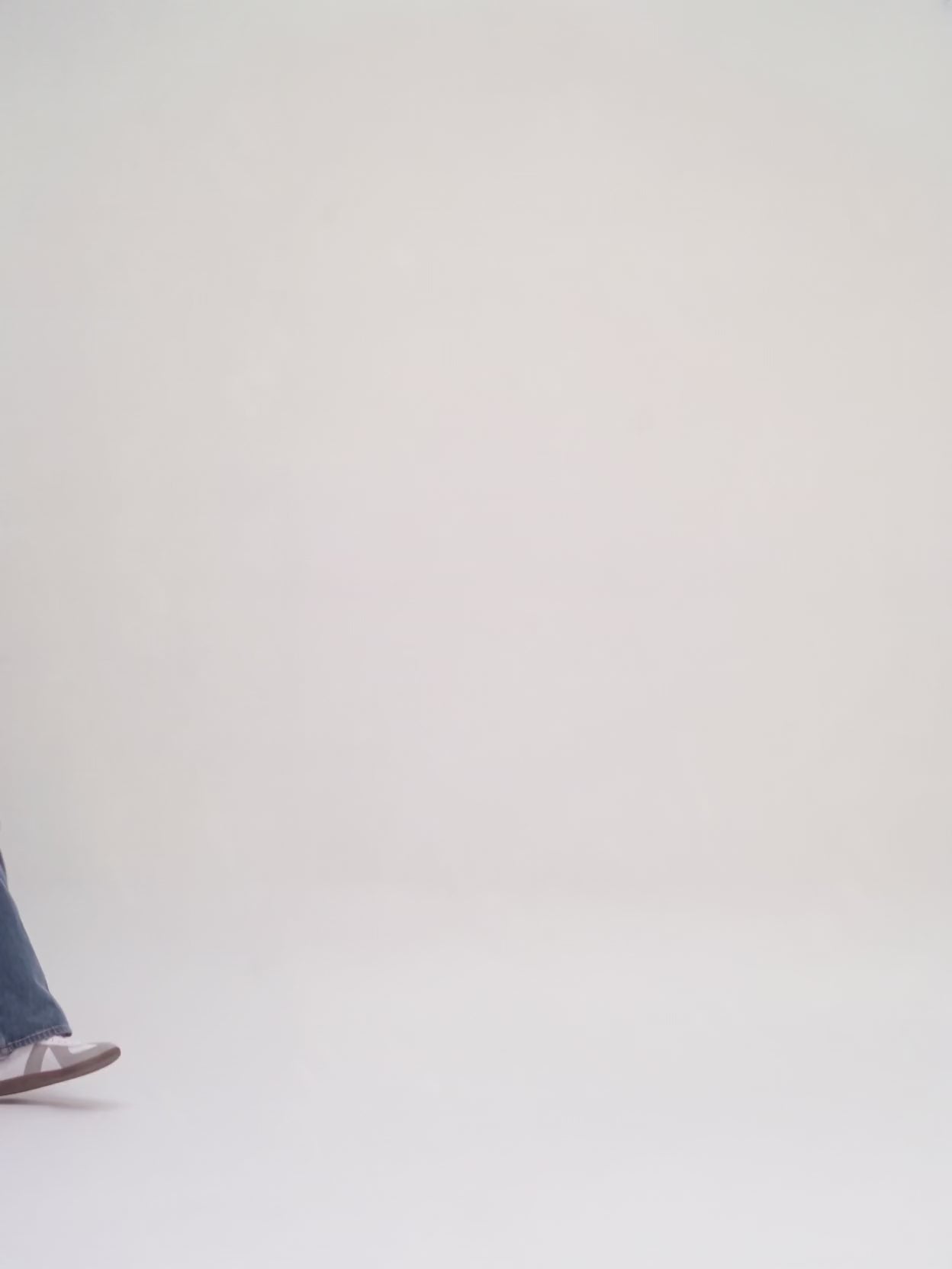 Lataa video: Bottega Veneta - Large Hobo