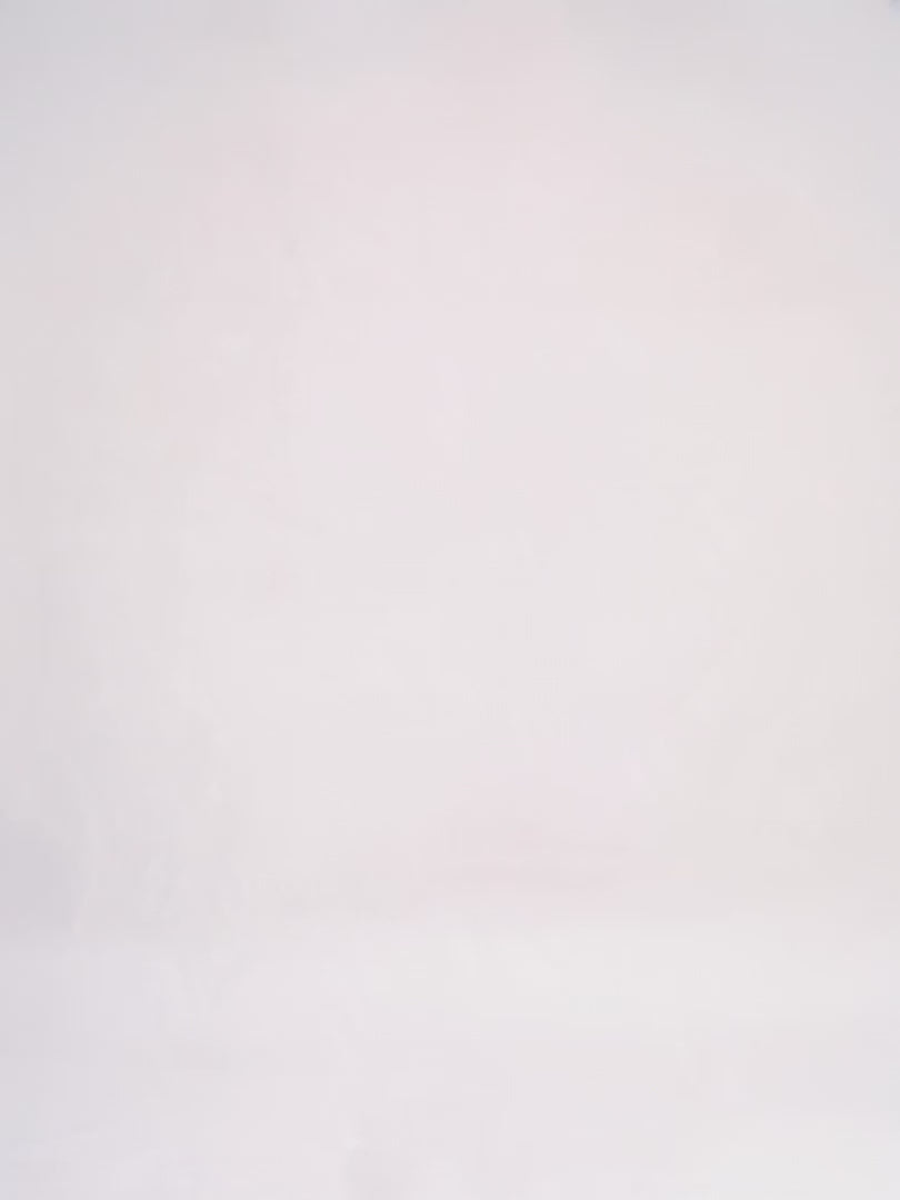 Lataa video: Balenciaga First
