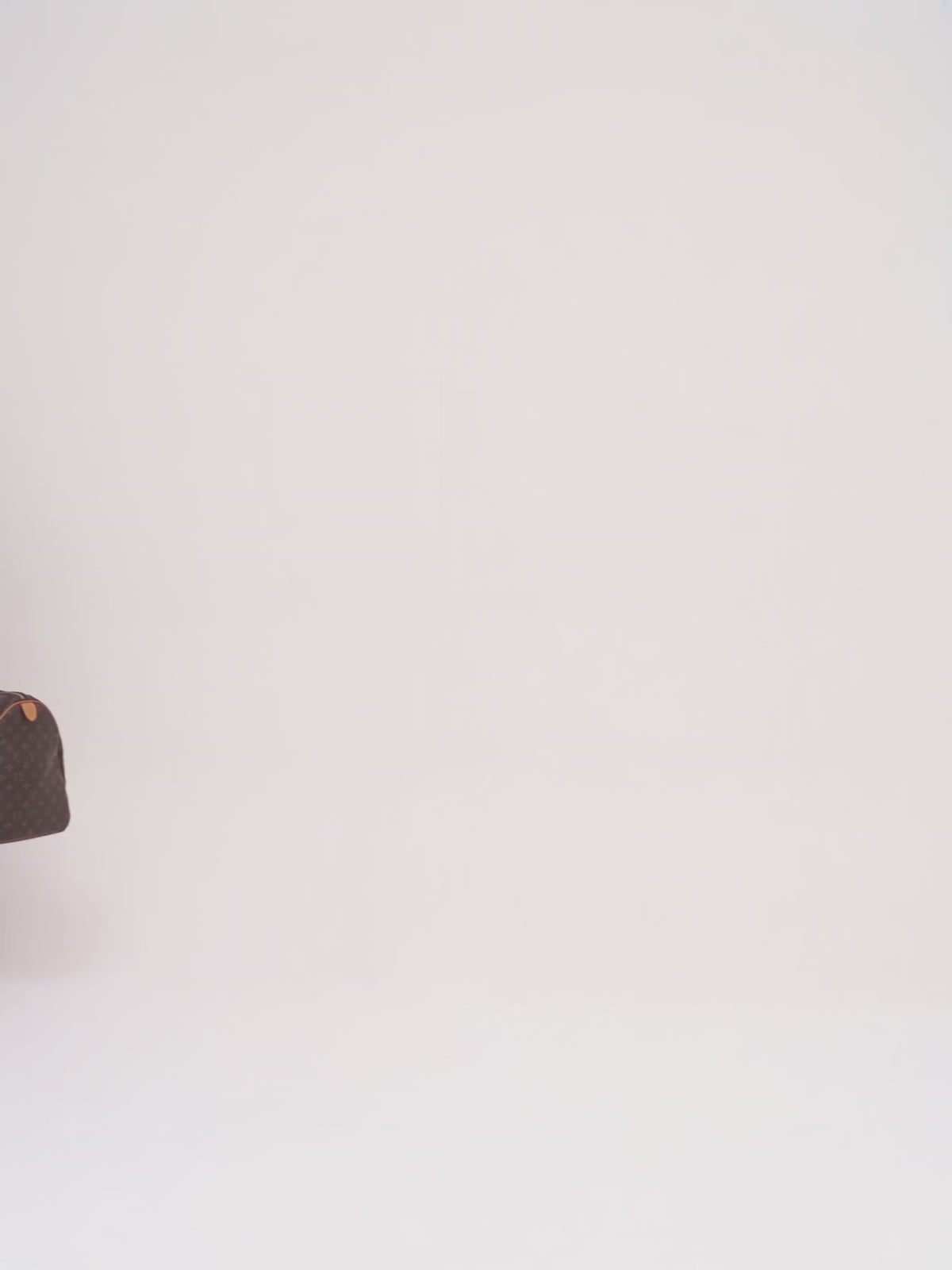 Lataa video: Louis Vuitton - Keepall 55