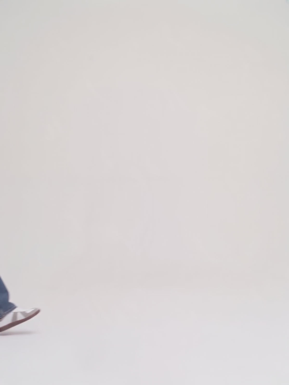 Lataa video: Christian Dior - Saddle
